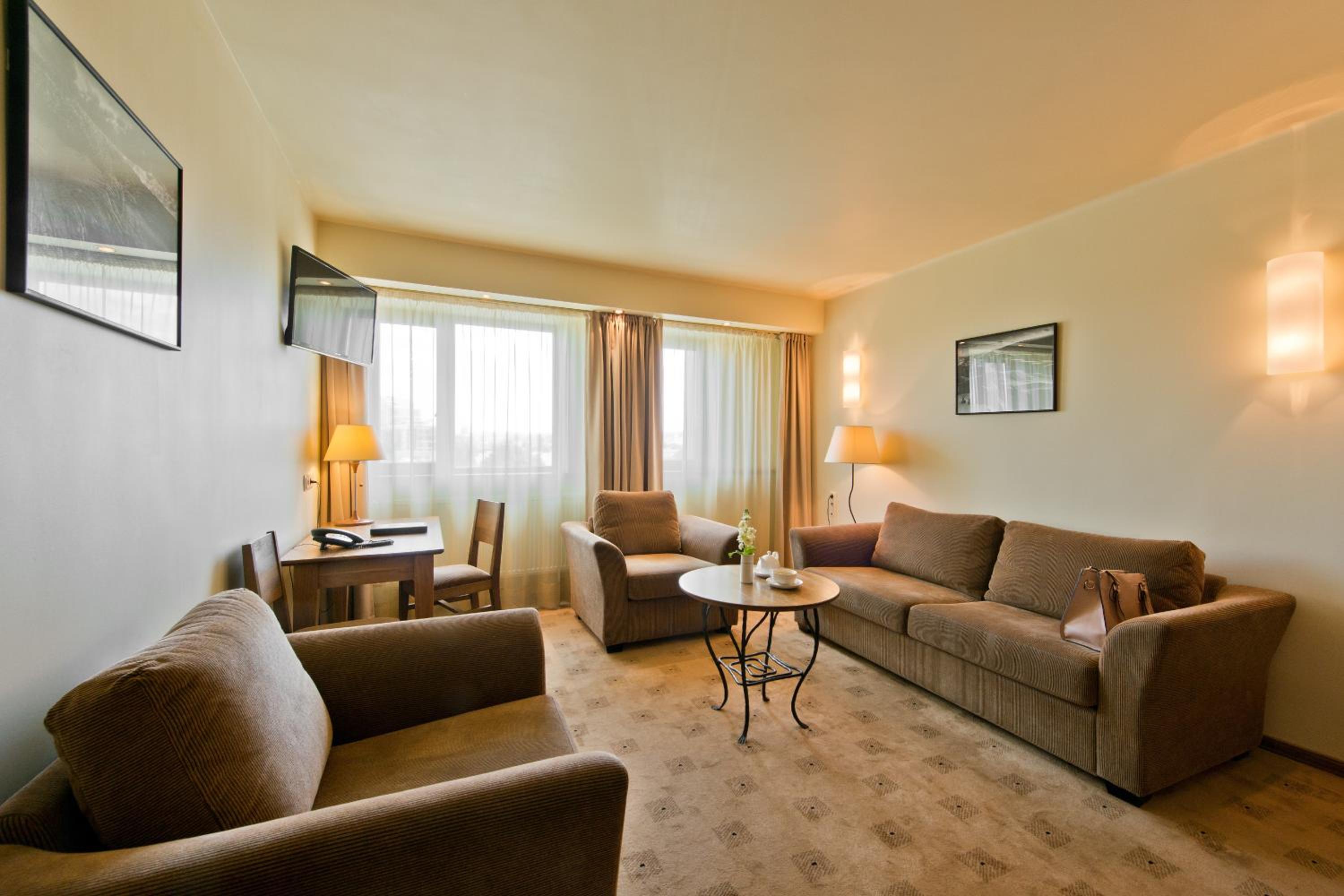 Queen Suite - Photo 5