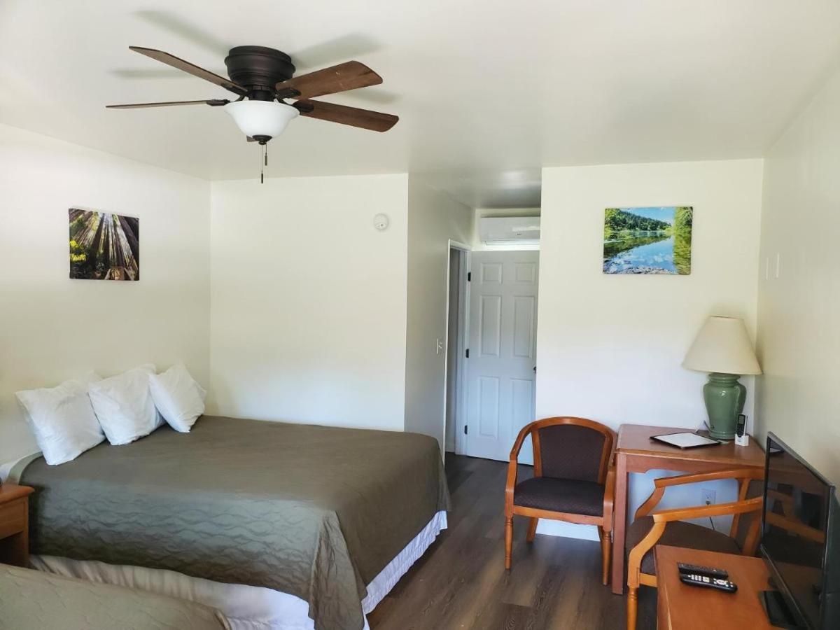 Queen Room with Two Queen Beds - Photo 1
