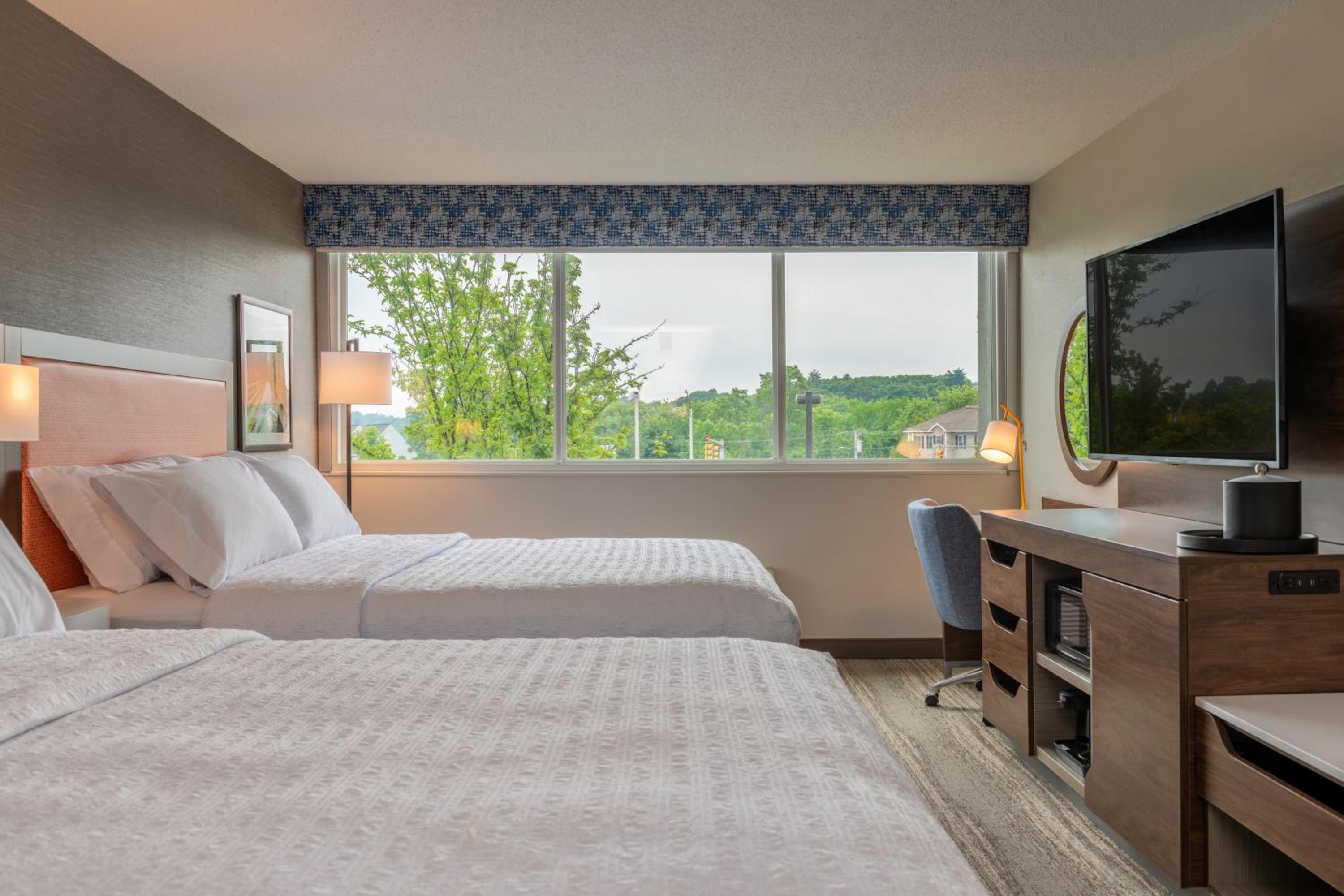 Queen Room with Two Queen Beds - Photo 6