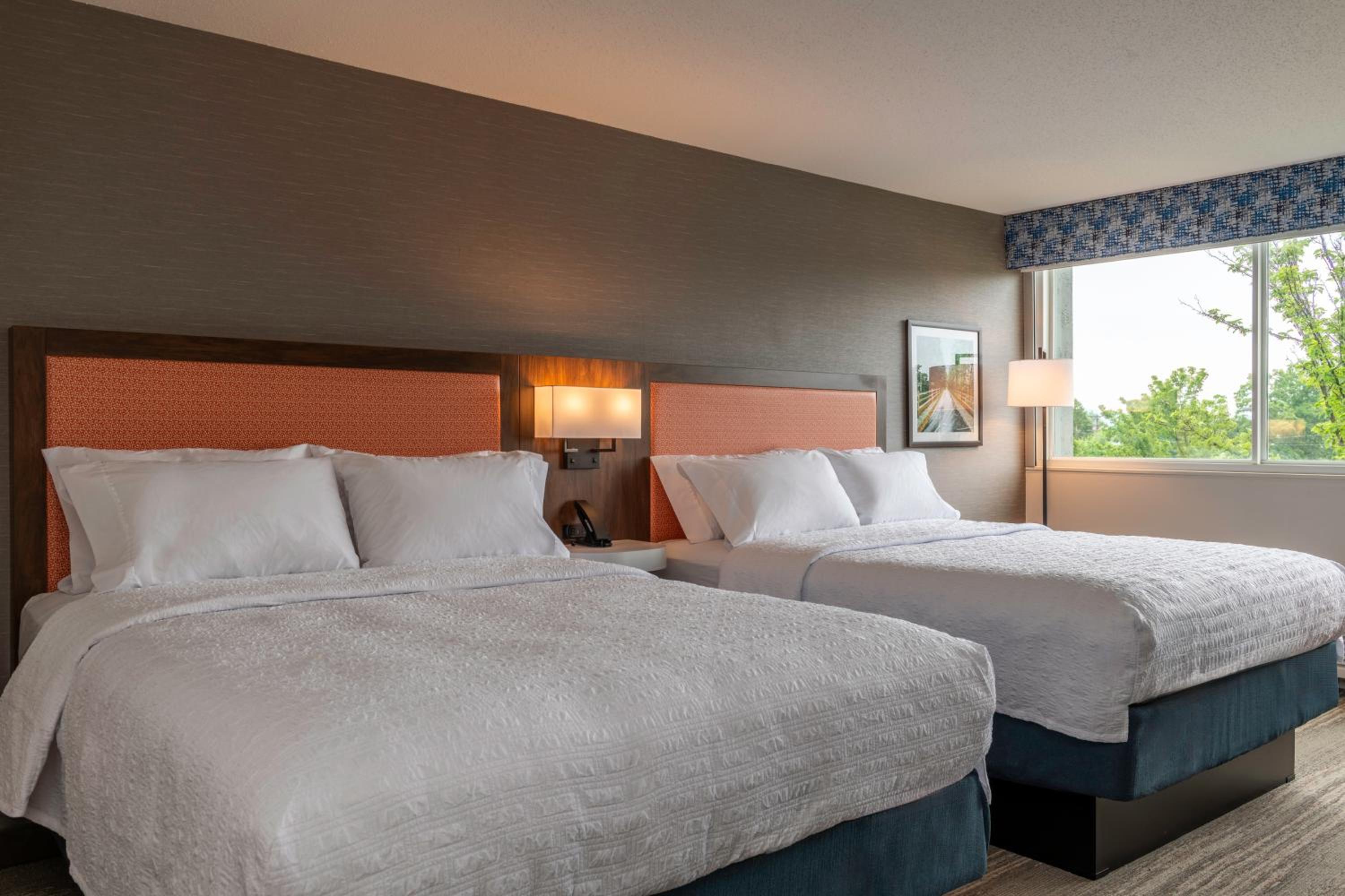 Queen Room with Two Queen Beds - Photo 8
