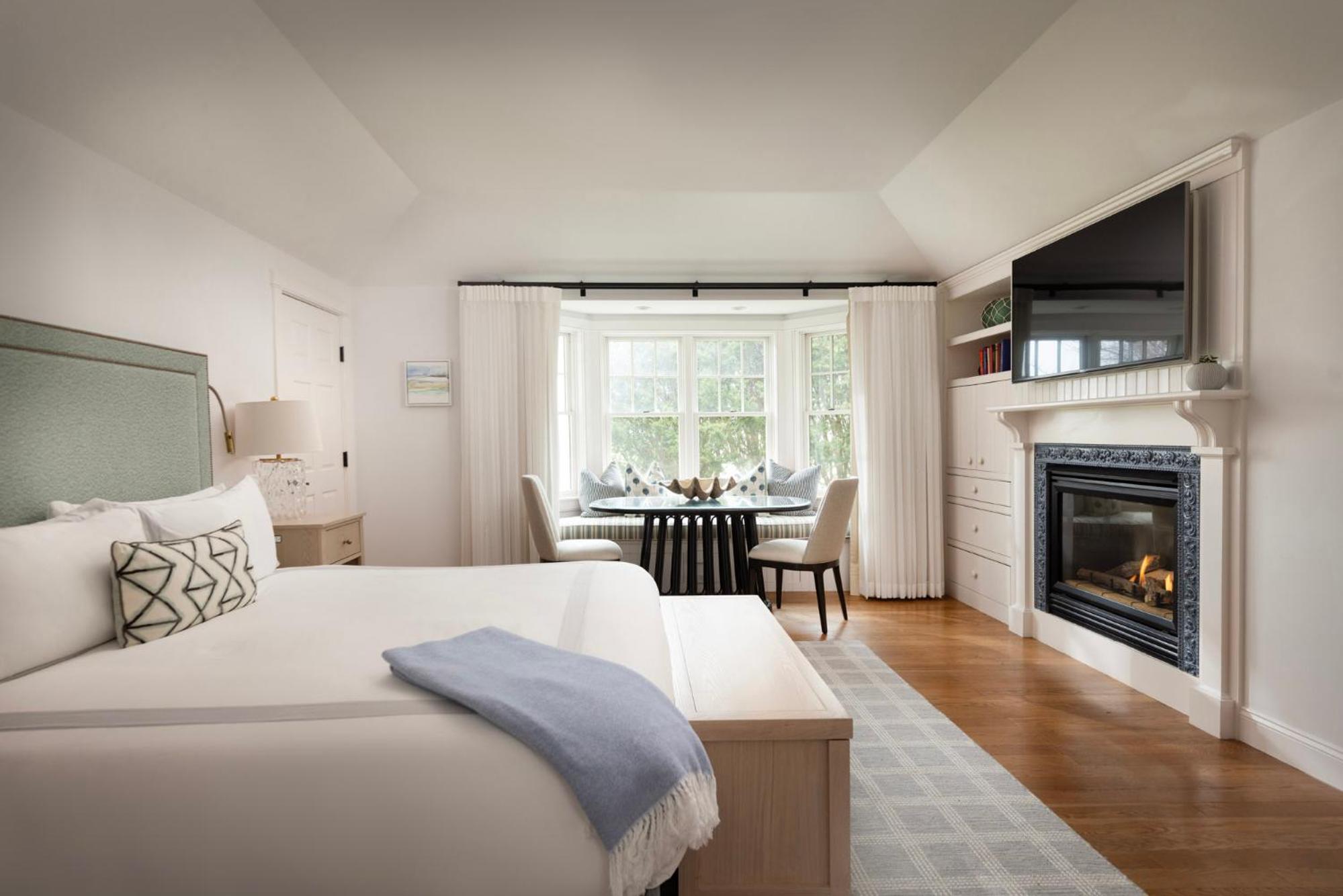 Deluxe King Cottage photo 1