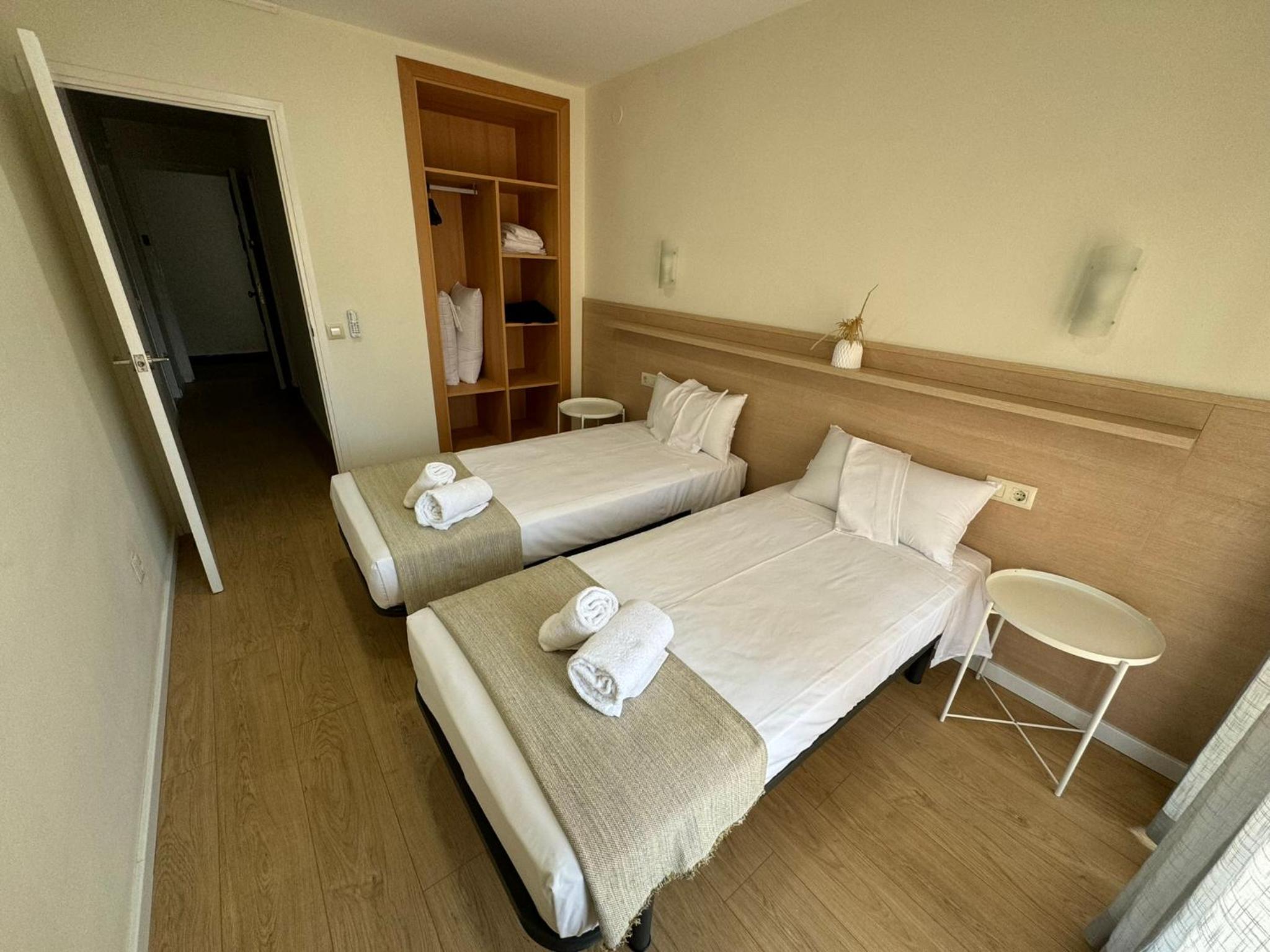 One-Bedroom Apartment with Pool View photo 2