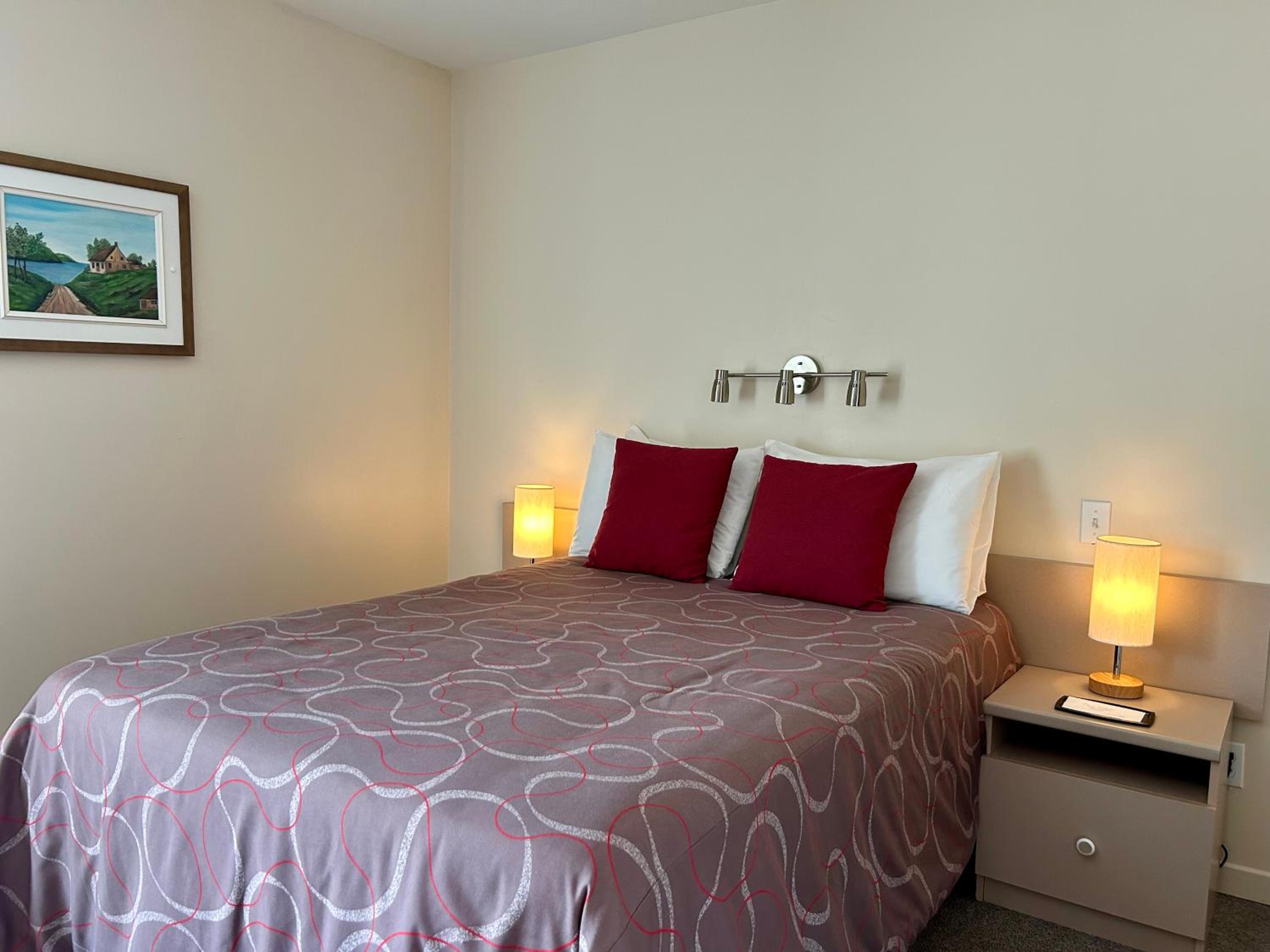Queen Room photo 1