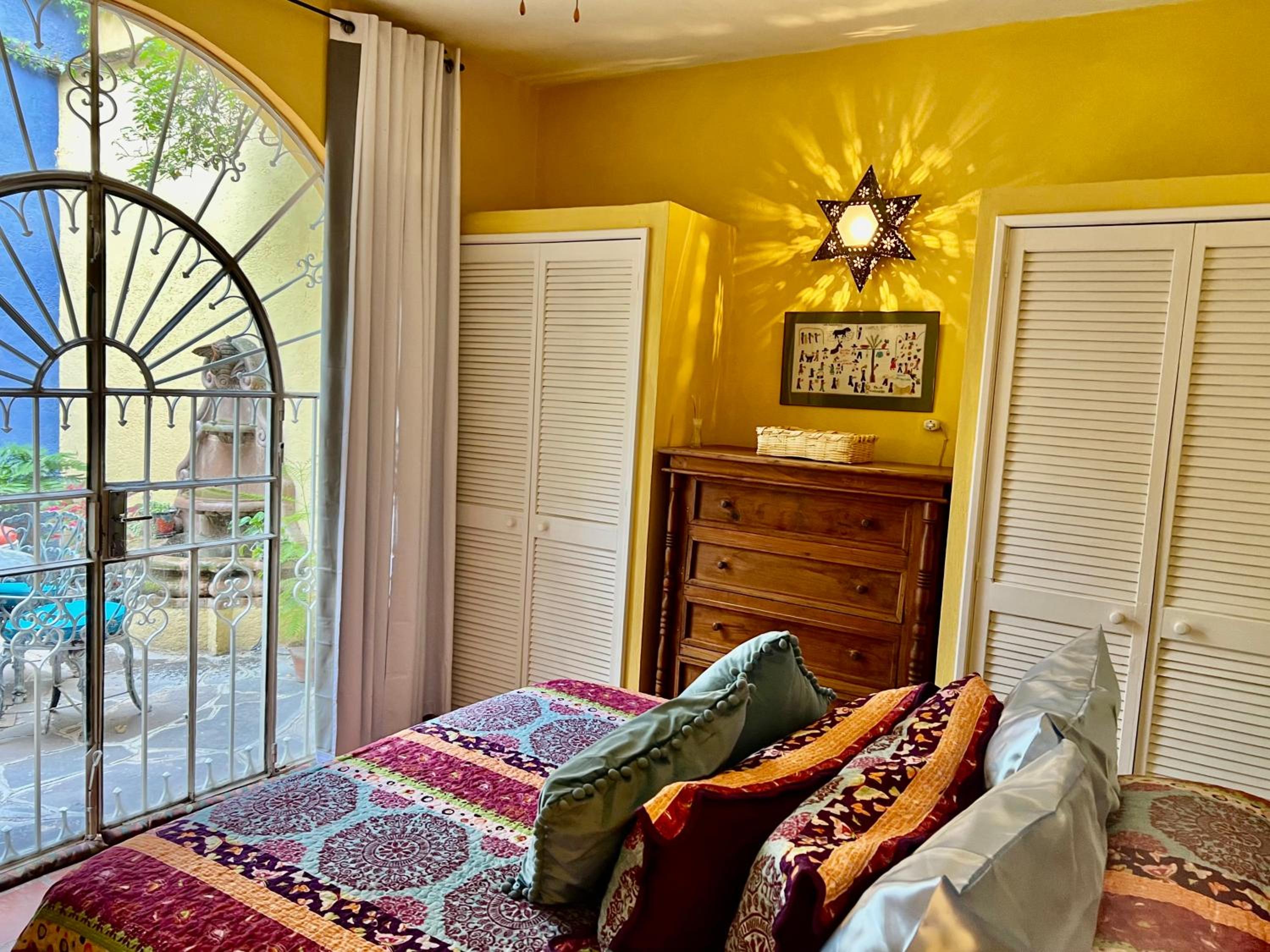 Deluxe Queen Room - Photo 36