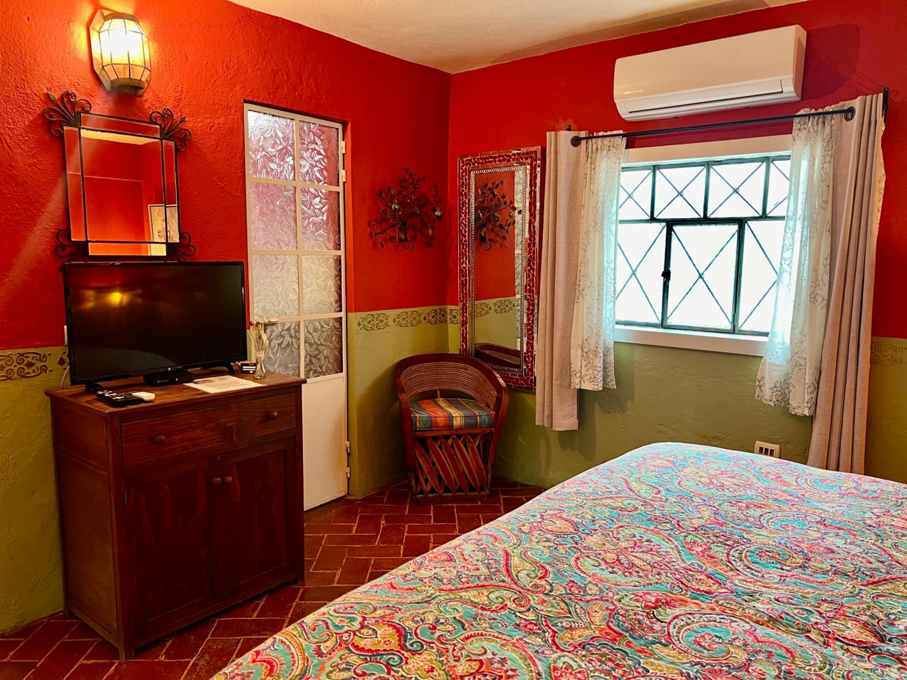 Double Room with Private Bathroom - Photo 15