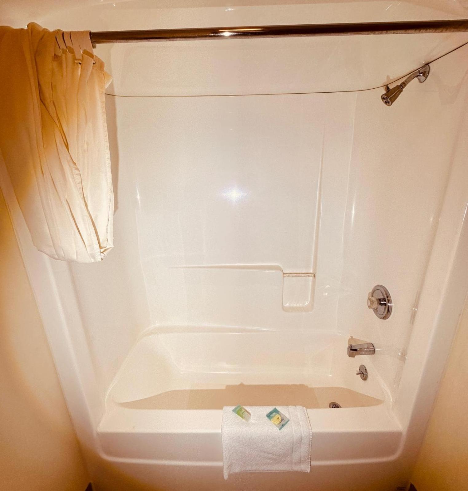 Deluxe King Suite photo 2