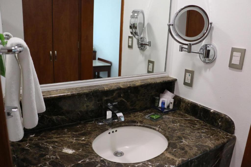 Quadruple Room - Disability Access/Non Smoking photo 2