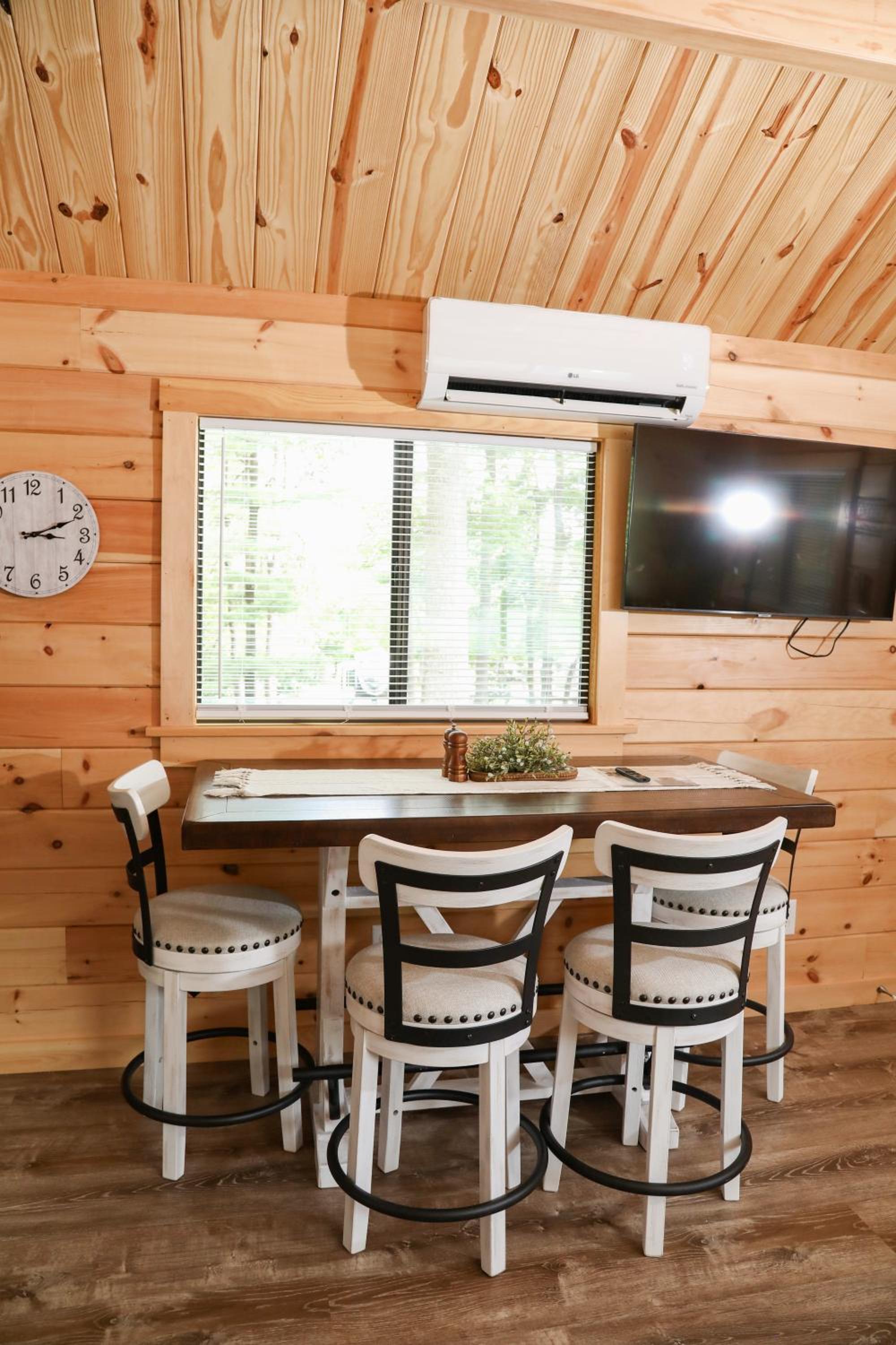 Two-Bedroom Cottage photo 2