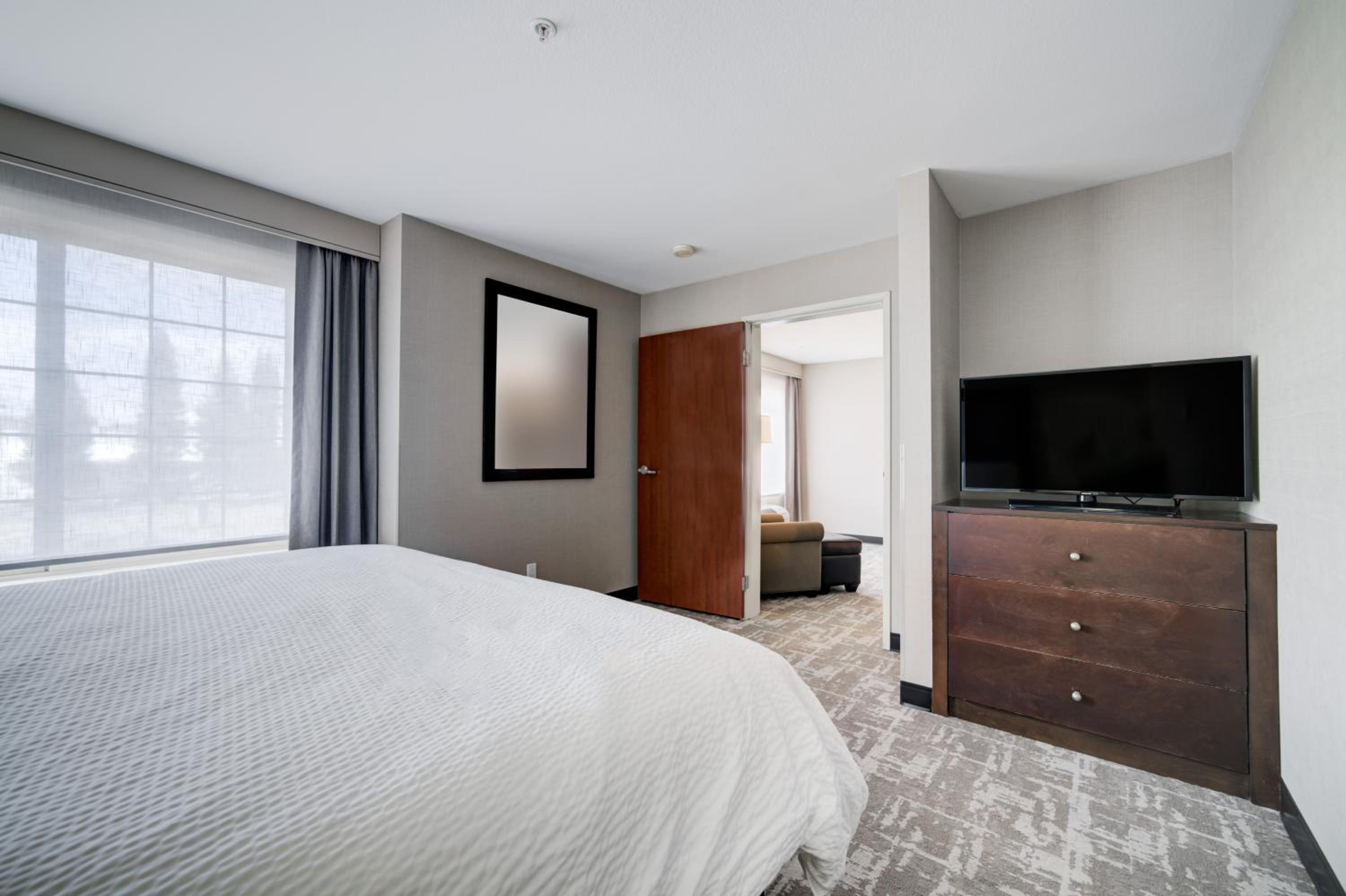 One-Bedroom Suite - Photo 12