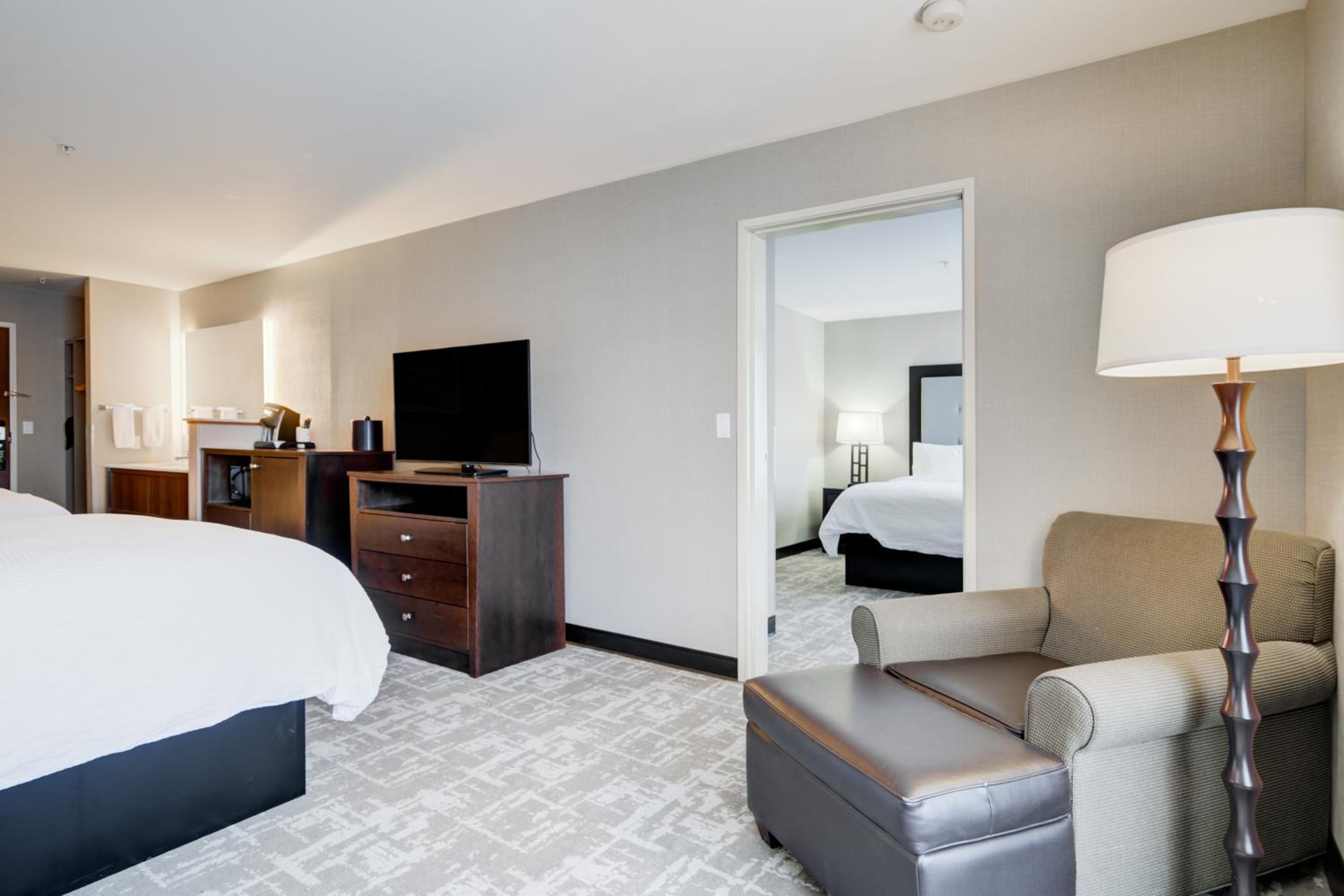 One-Bedroom Suite - Photo 1