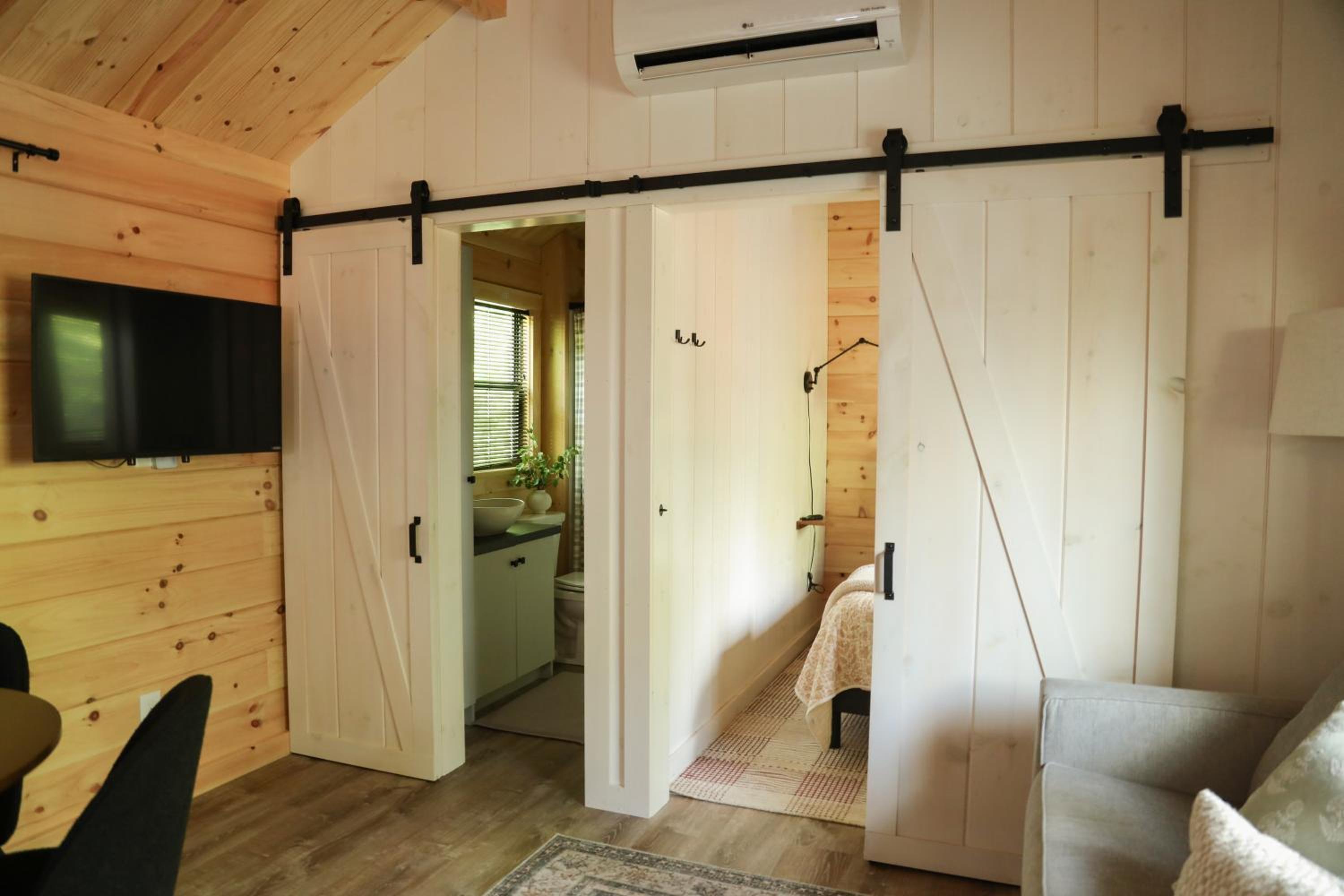 Three-Bedroom Cottage photo 3