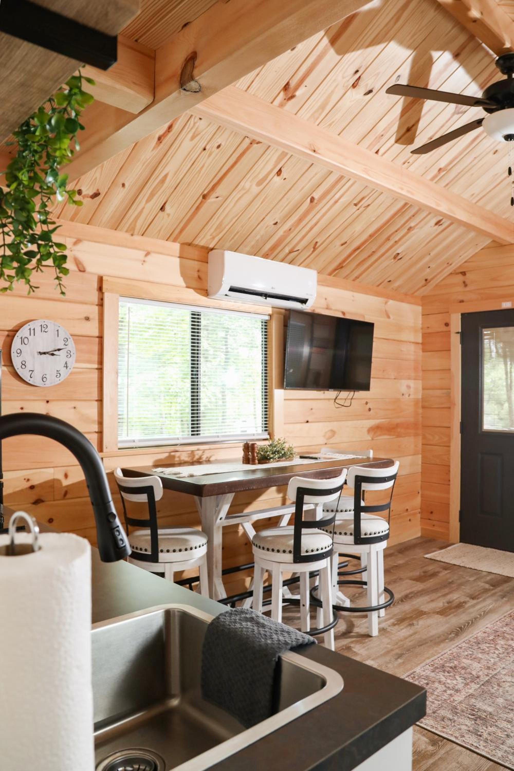 Two-Bedroom Cottage photo 3