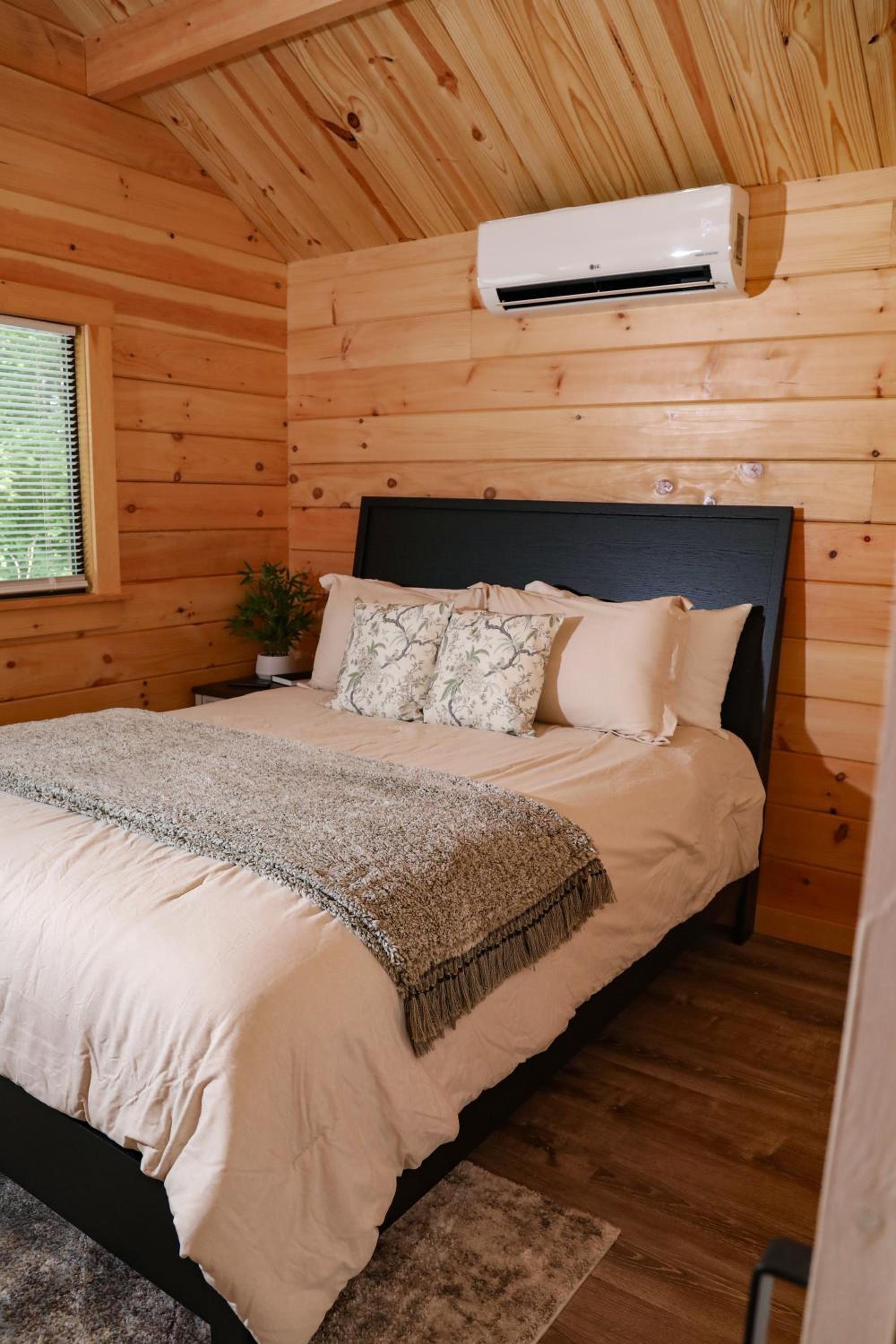 Two-Bedroom Cottage photo 1