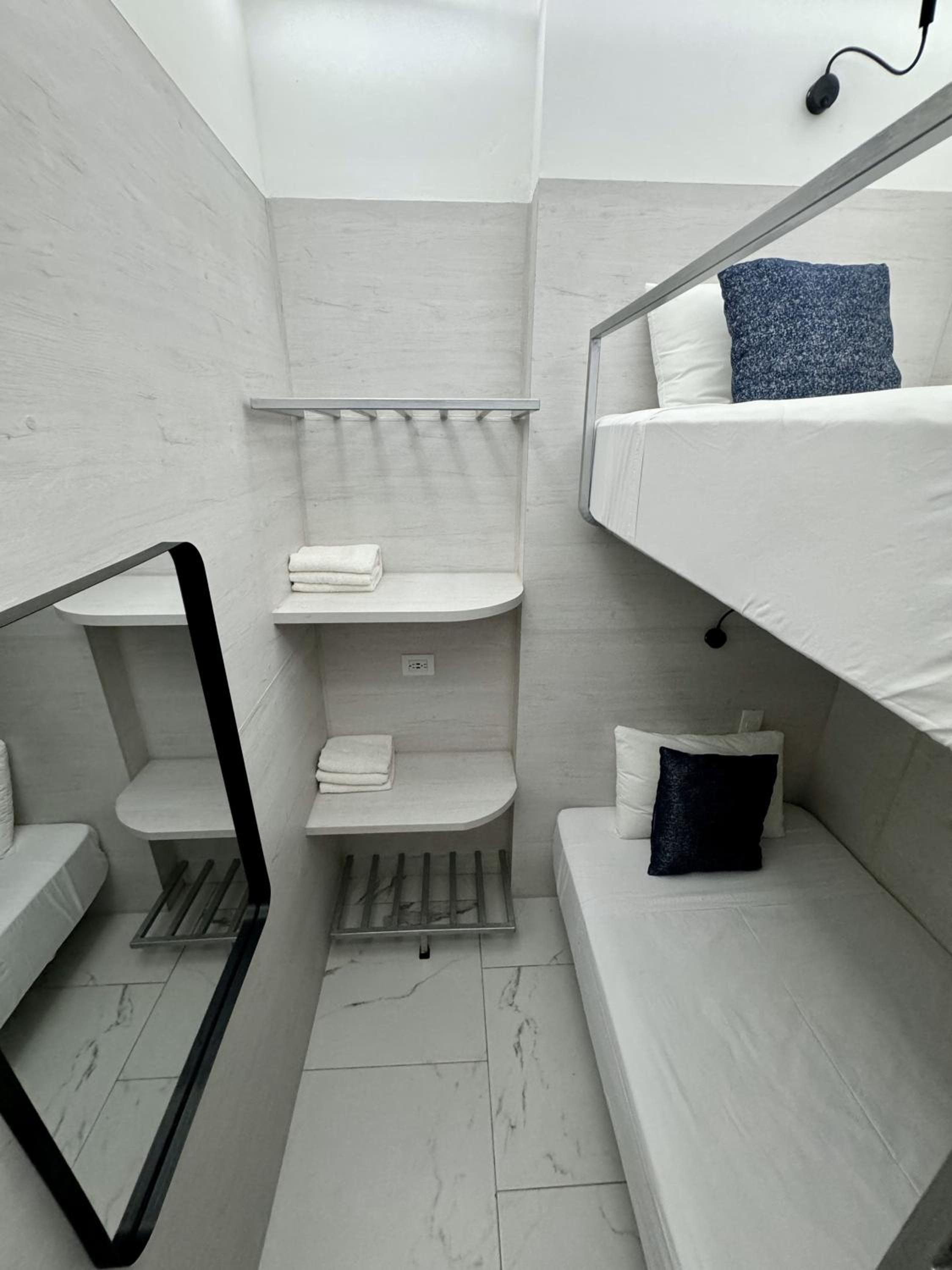 Twin Room - Photo 10