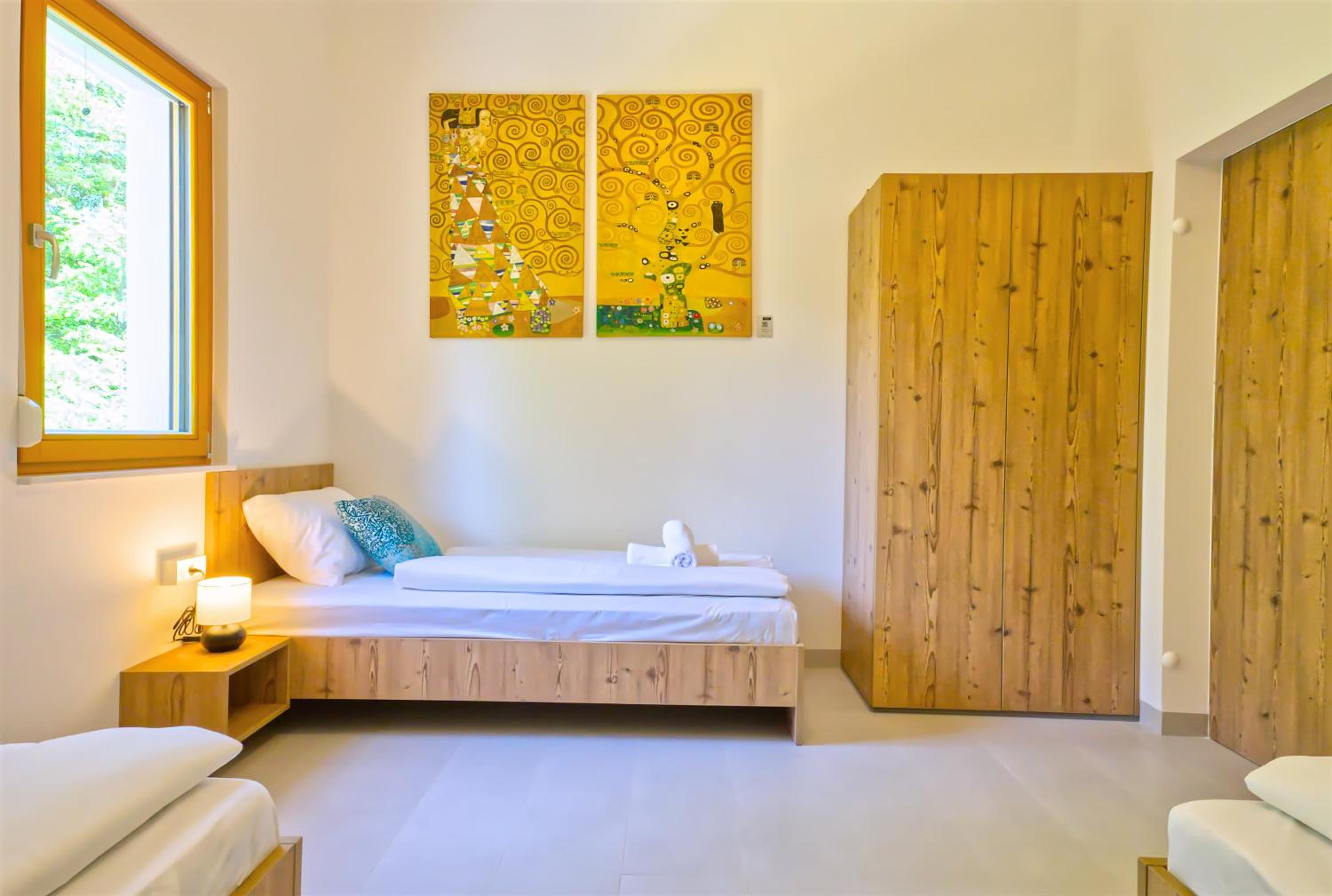 Three-Bedroom Apartment with Mountain View photo 3