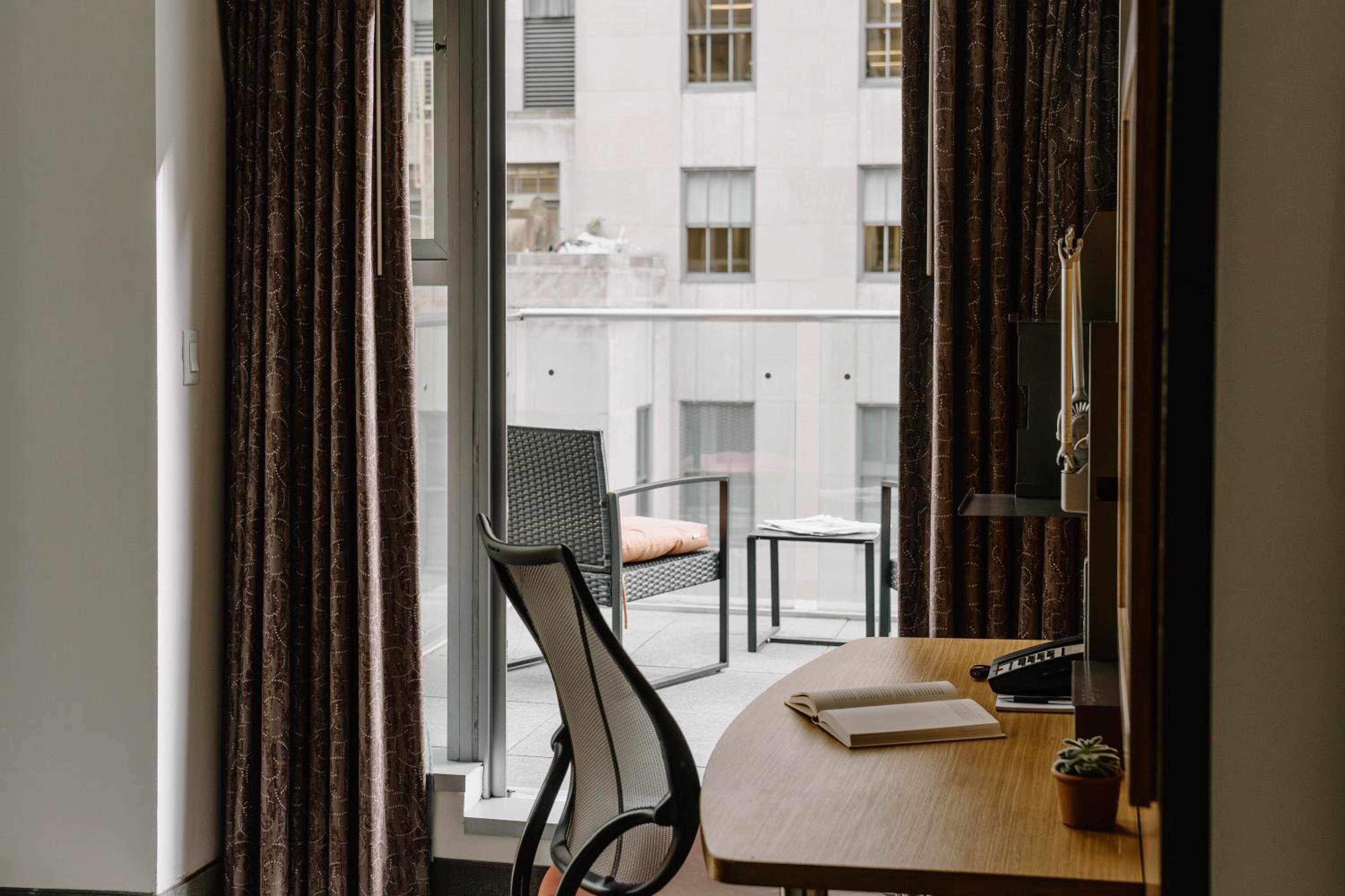 Superior Room with Terrace thumbnail 6