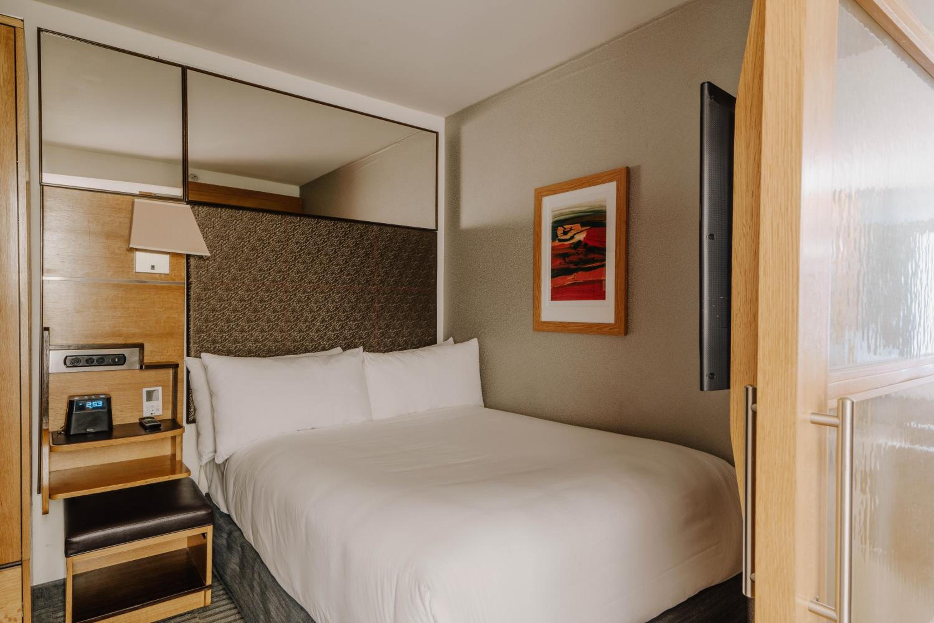 Deluxe 2 Room Suite with Kitchenette