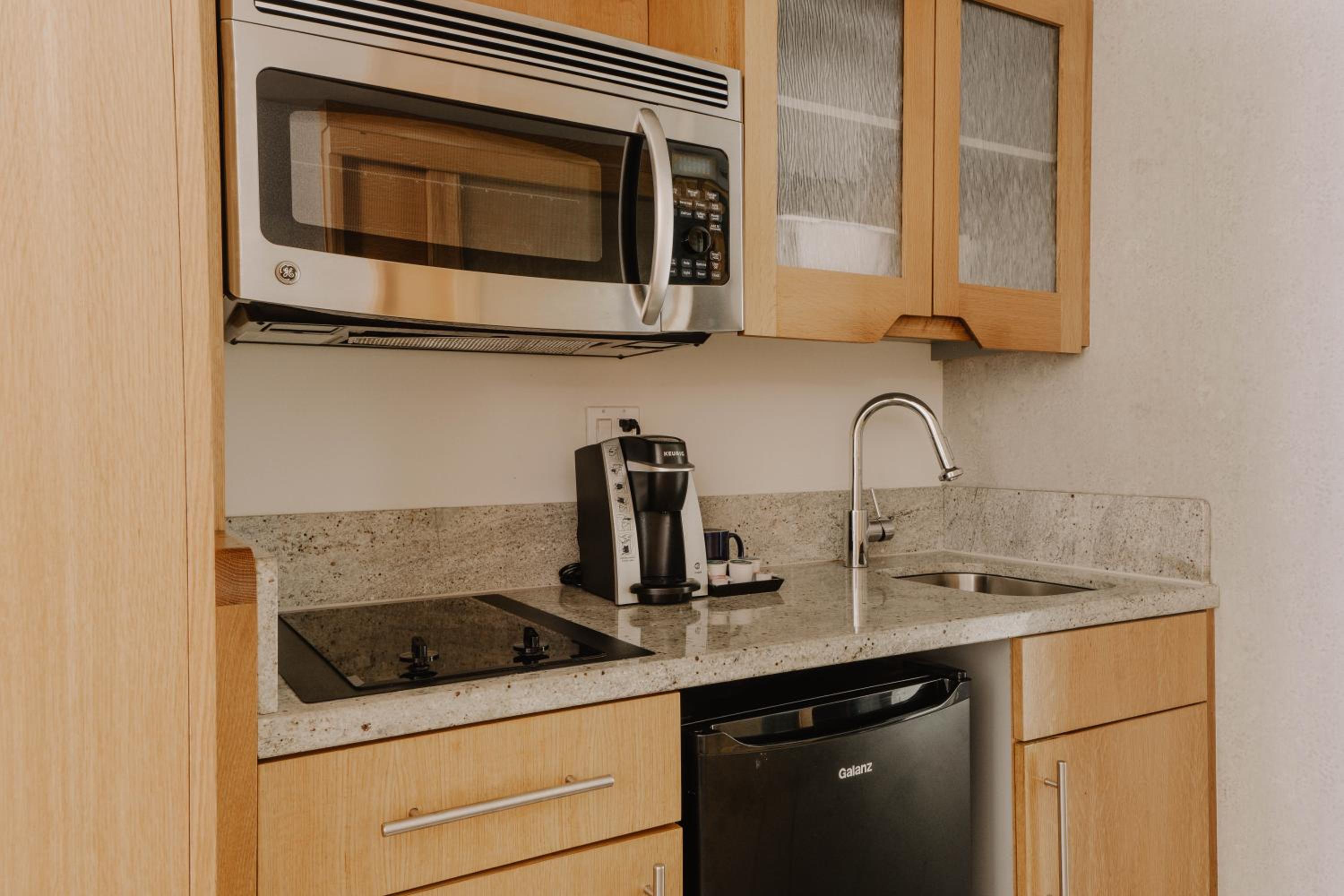 Deluxe 2 Room Suite with Kitchenette