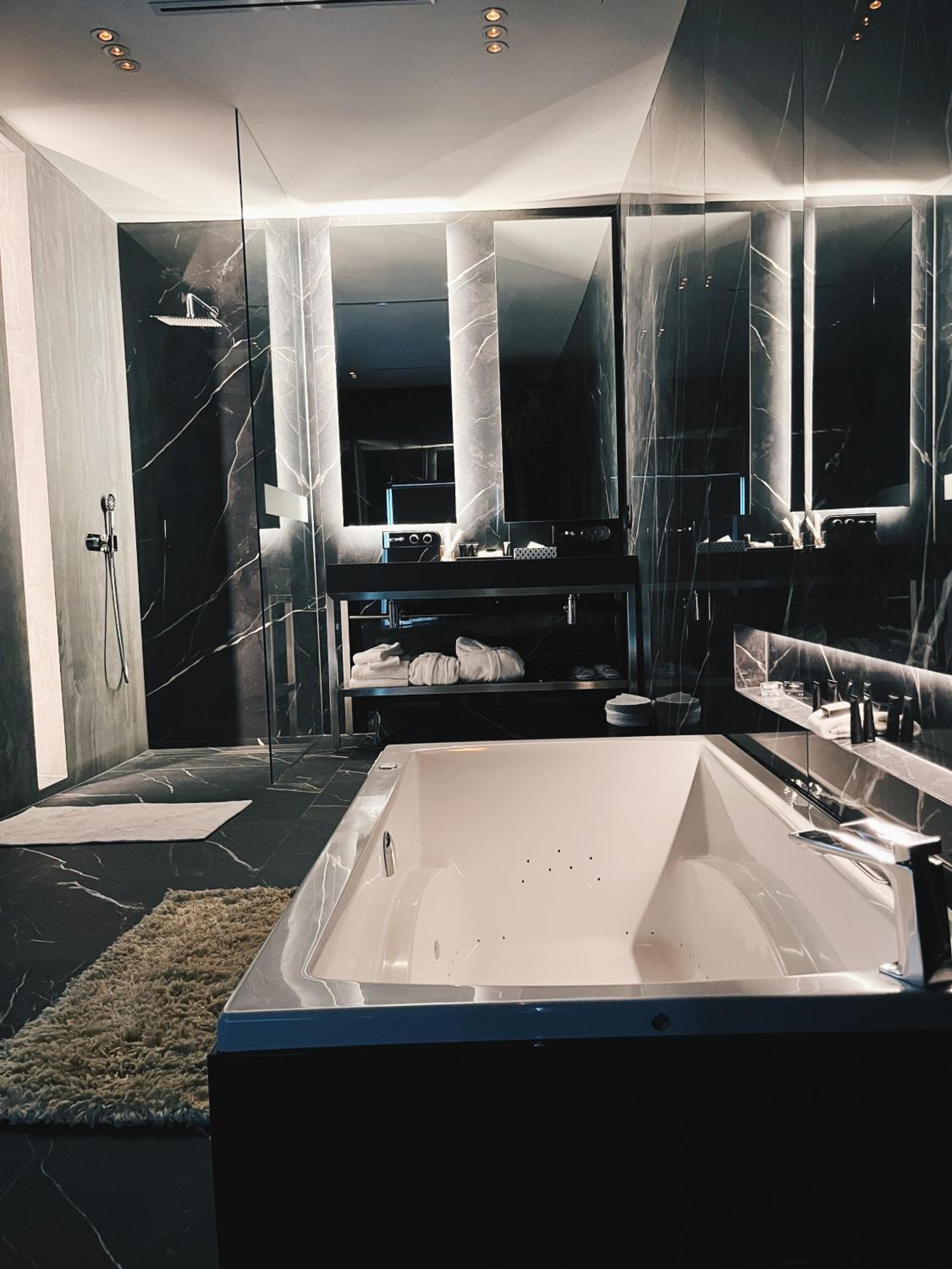 Penthouse Suite - Photo 10