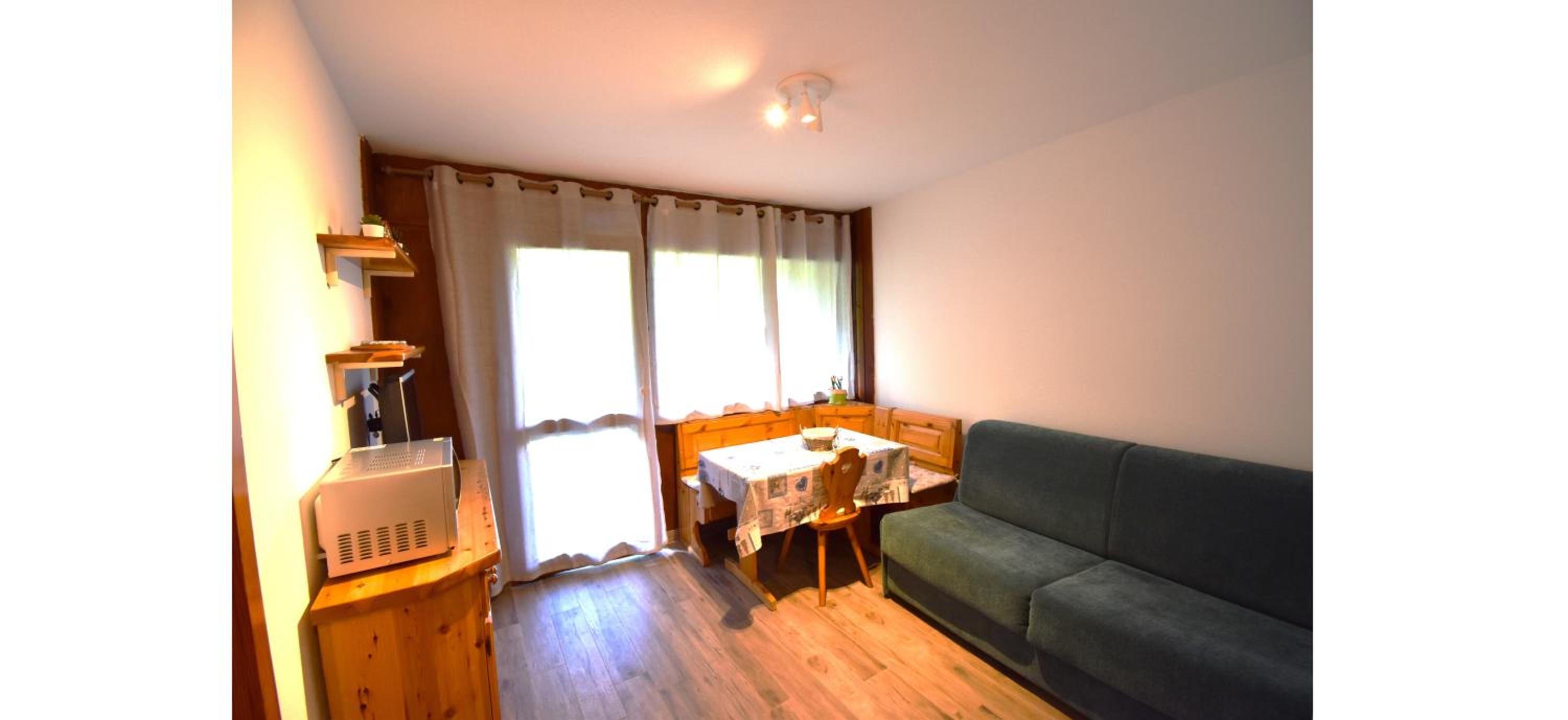 One-Bedroom Apartment photo 1