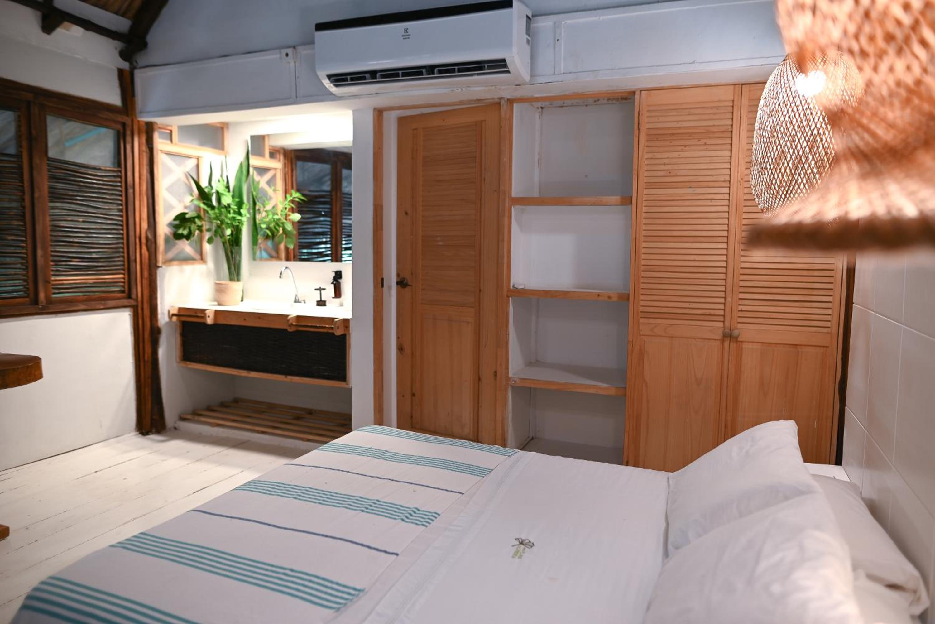 Deluxe Triple Room with Sea View photo 3
