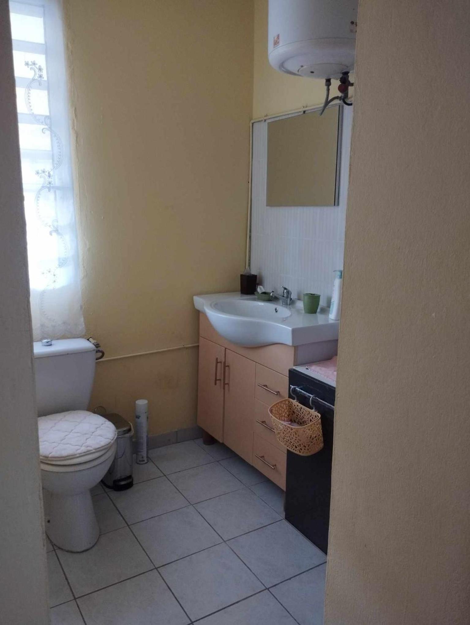 One-Bedroom House photo 1