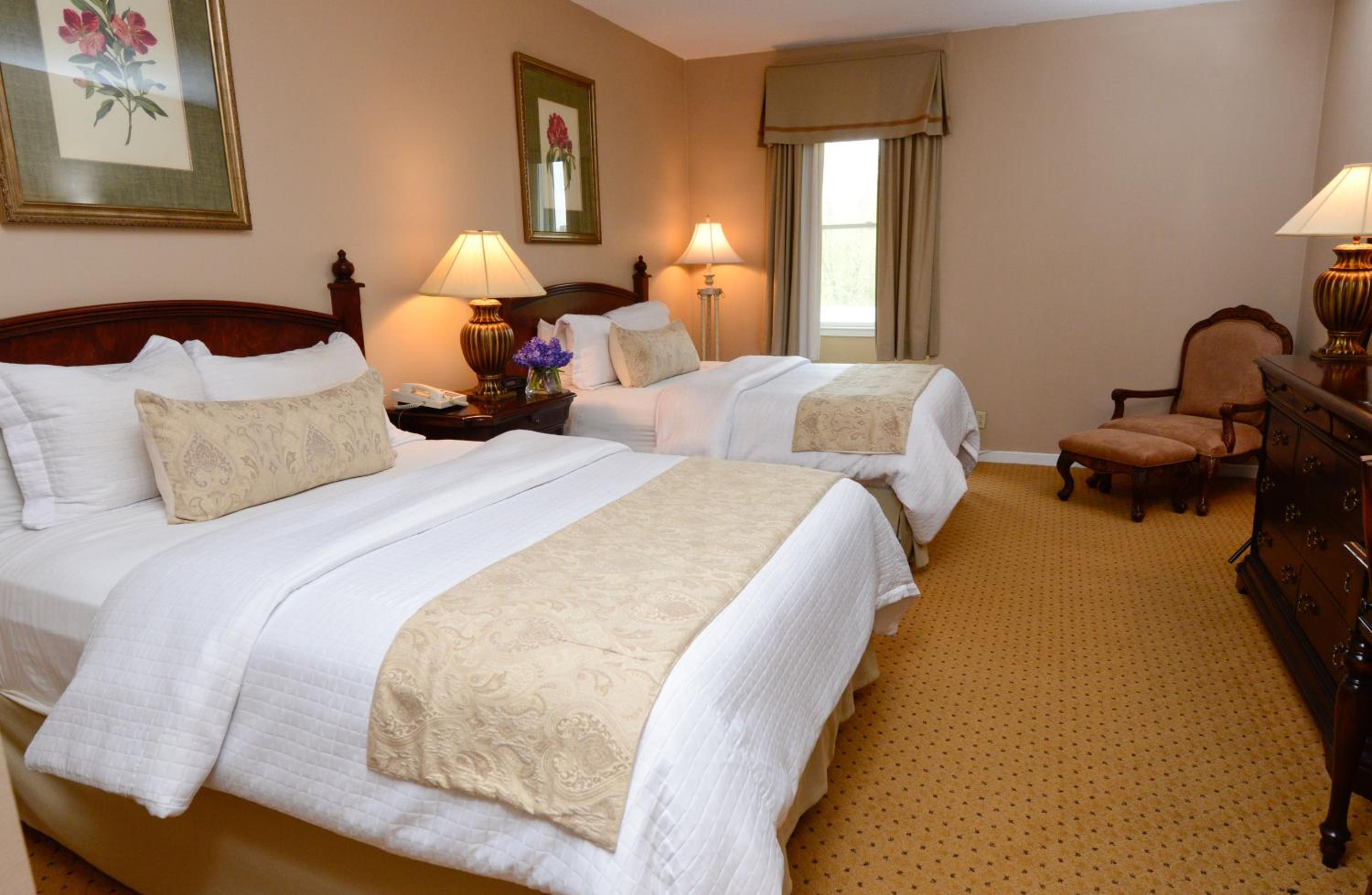 Queen Room with Two Queen Beds photo 1