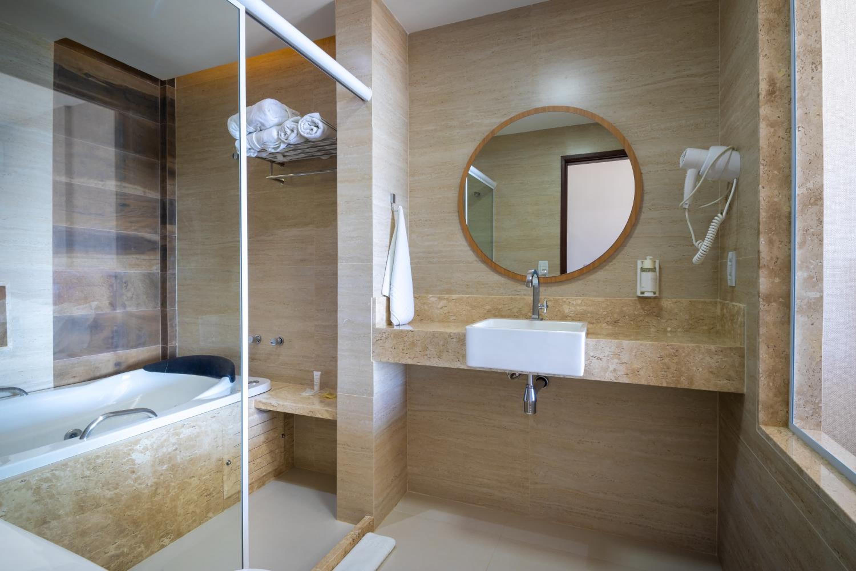 Queen Room with Spa Bath photo 3