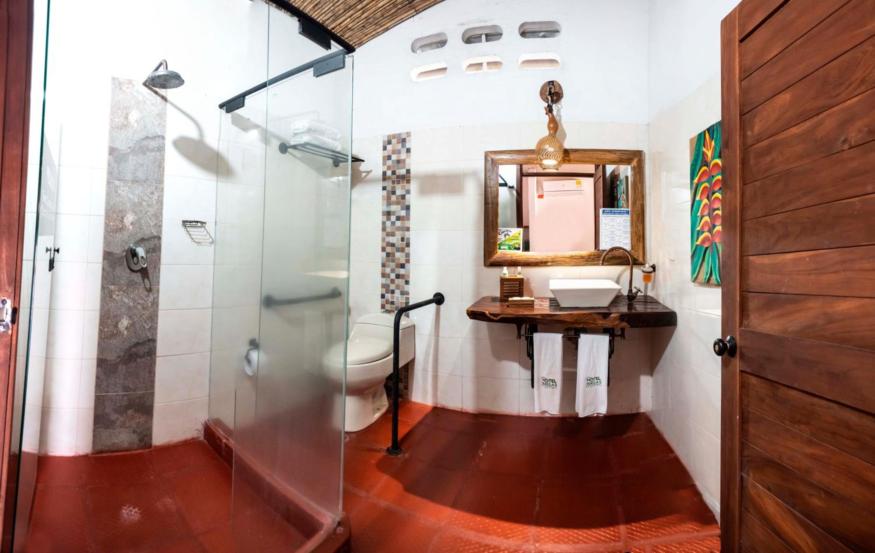 Quadruple Room with Private Bathroom photo 2