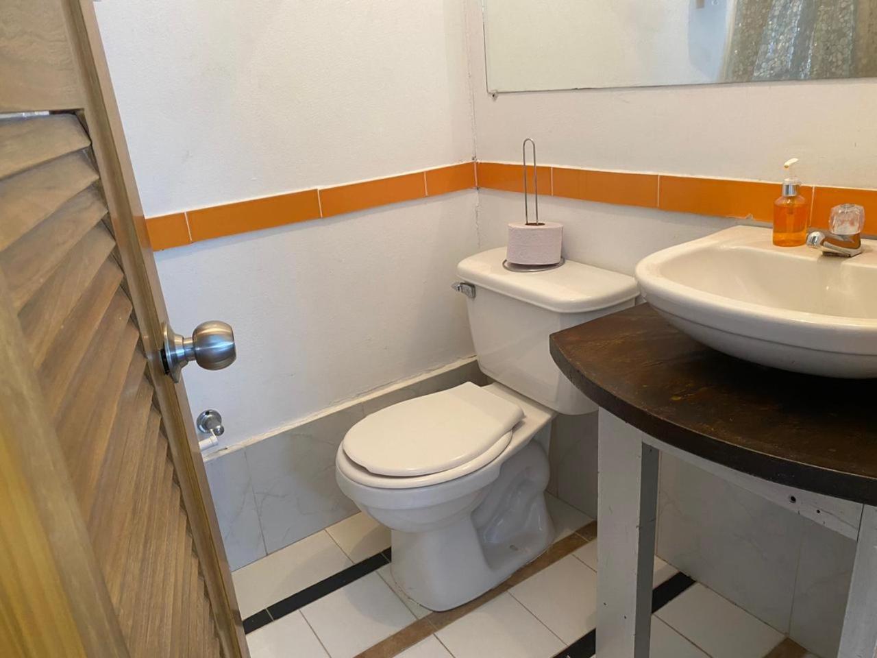 Twin Room with Private Bathroom photo 2