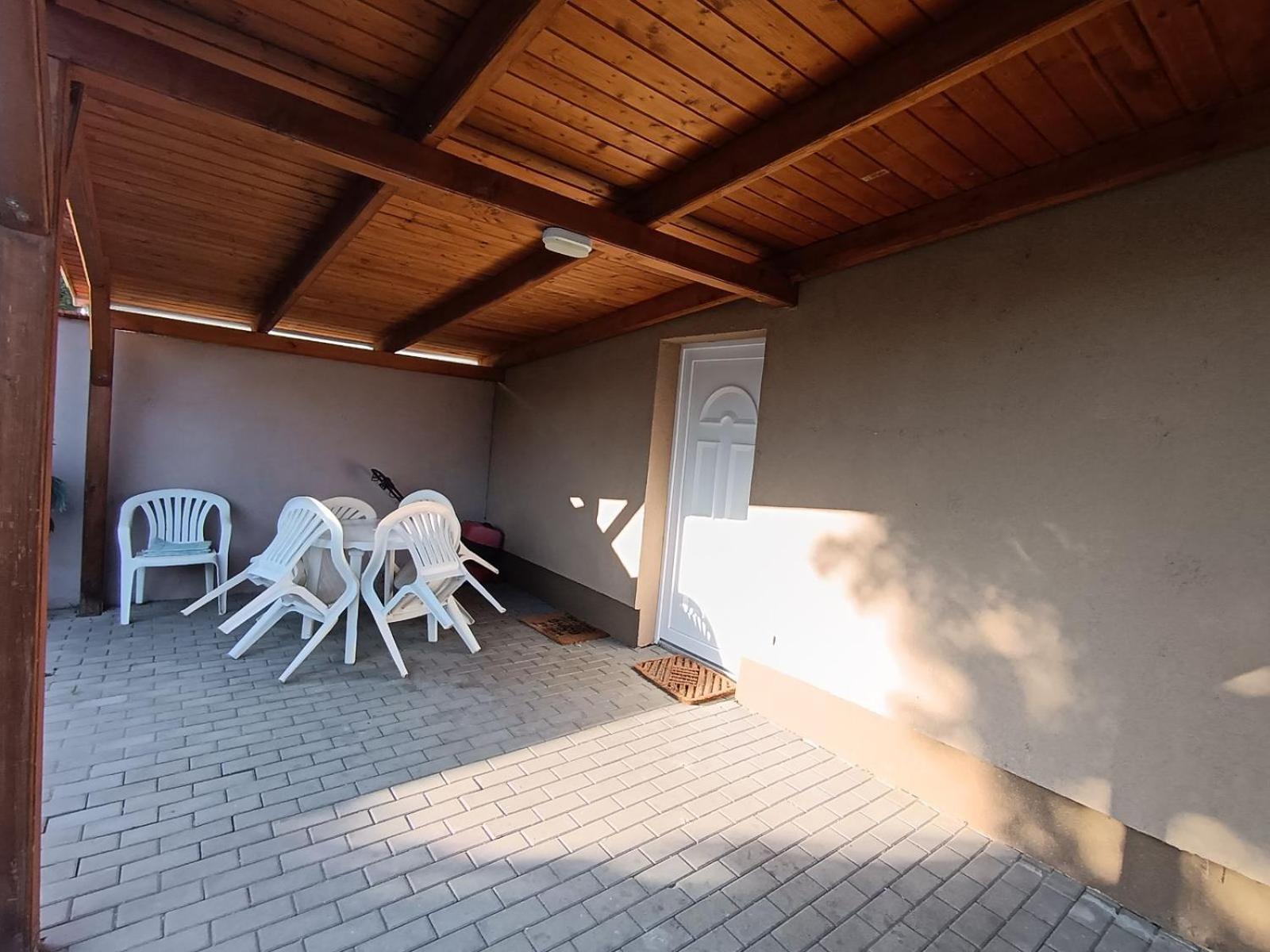 Classic One-Bedroom Apartment with King Bed photo 2