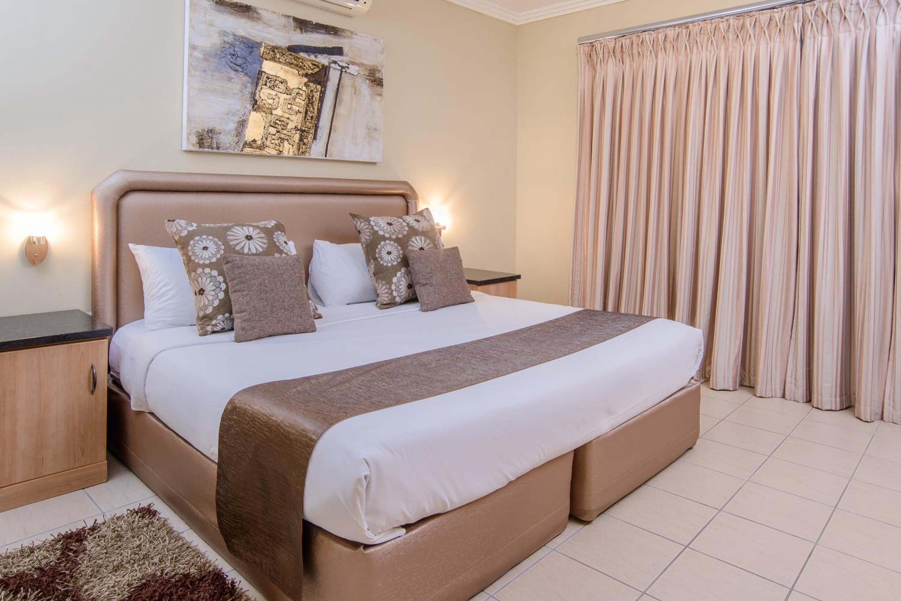 Deluxe Two-Bedroom Apartment with Garden View