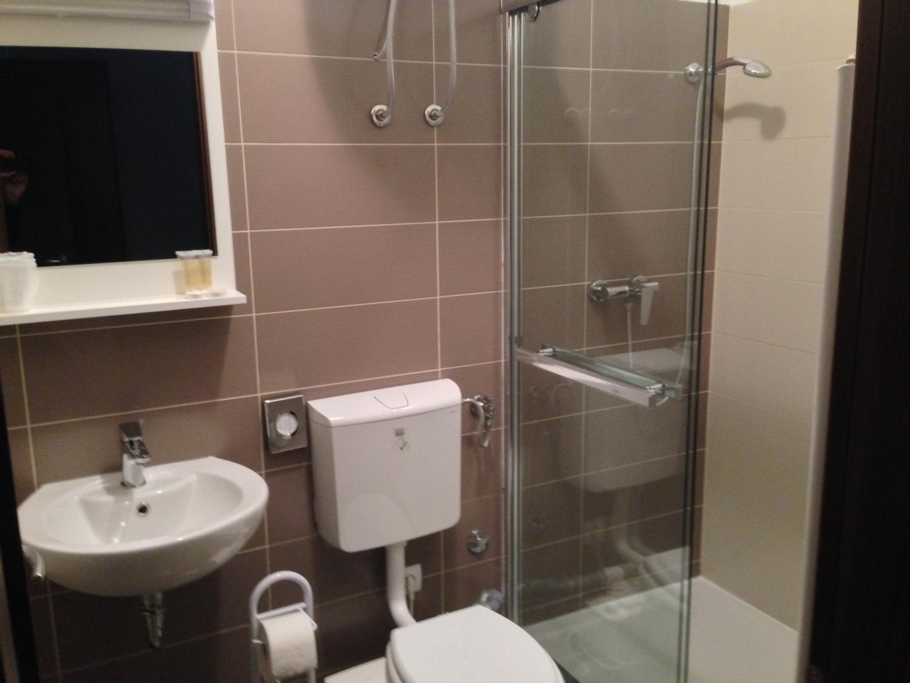 Quadruple Room - Photo 2