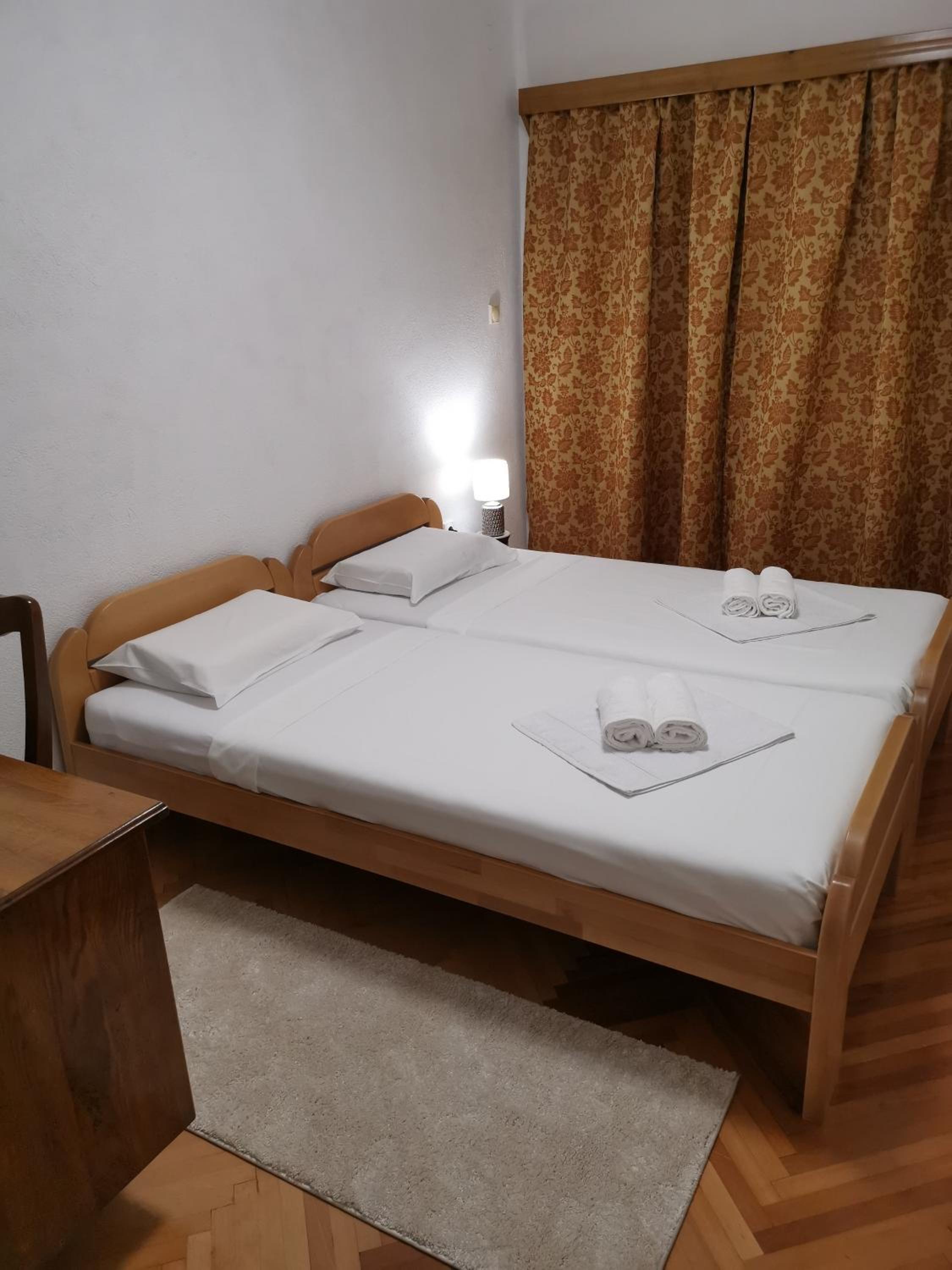 One-Bedroom Apartment with Garden photo 2