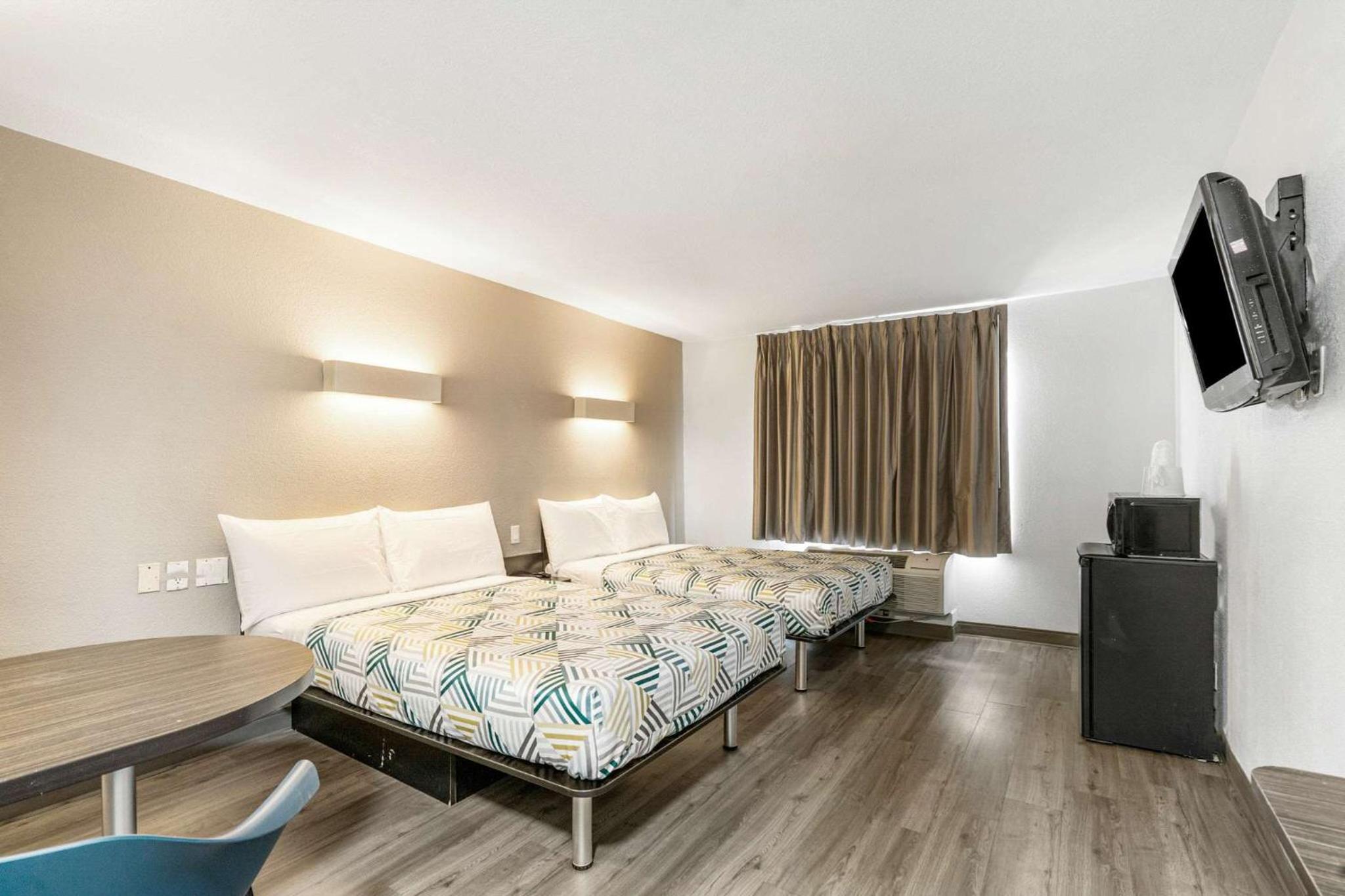 Quadruple Room - Non-Smoking - Photo 1