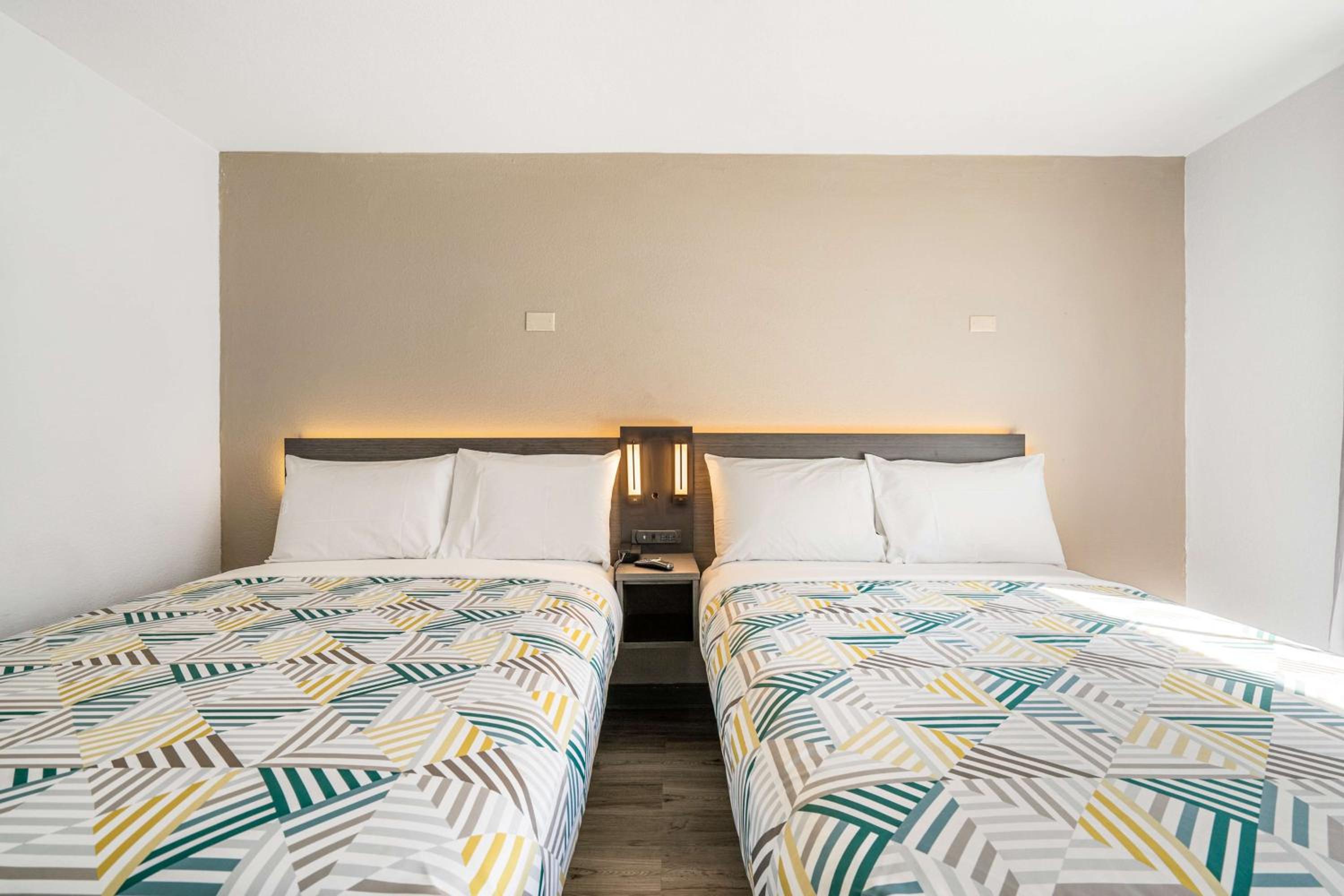 Quadruple Room - Non-Smoking - Photo 2