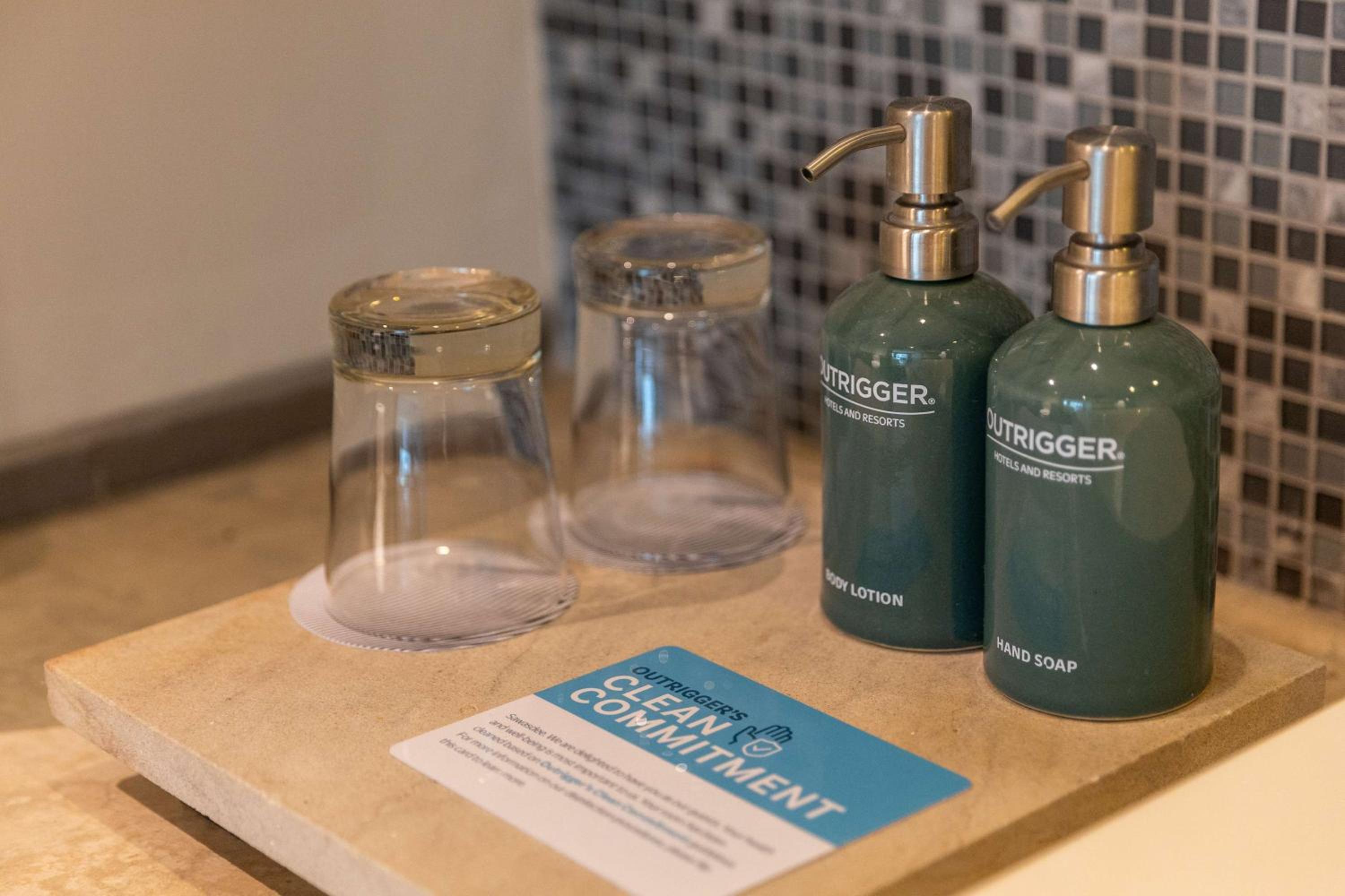 Deluxe Garden Balcony 1 King - Photo 3