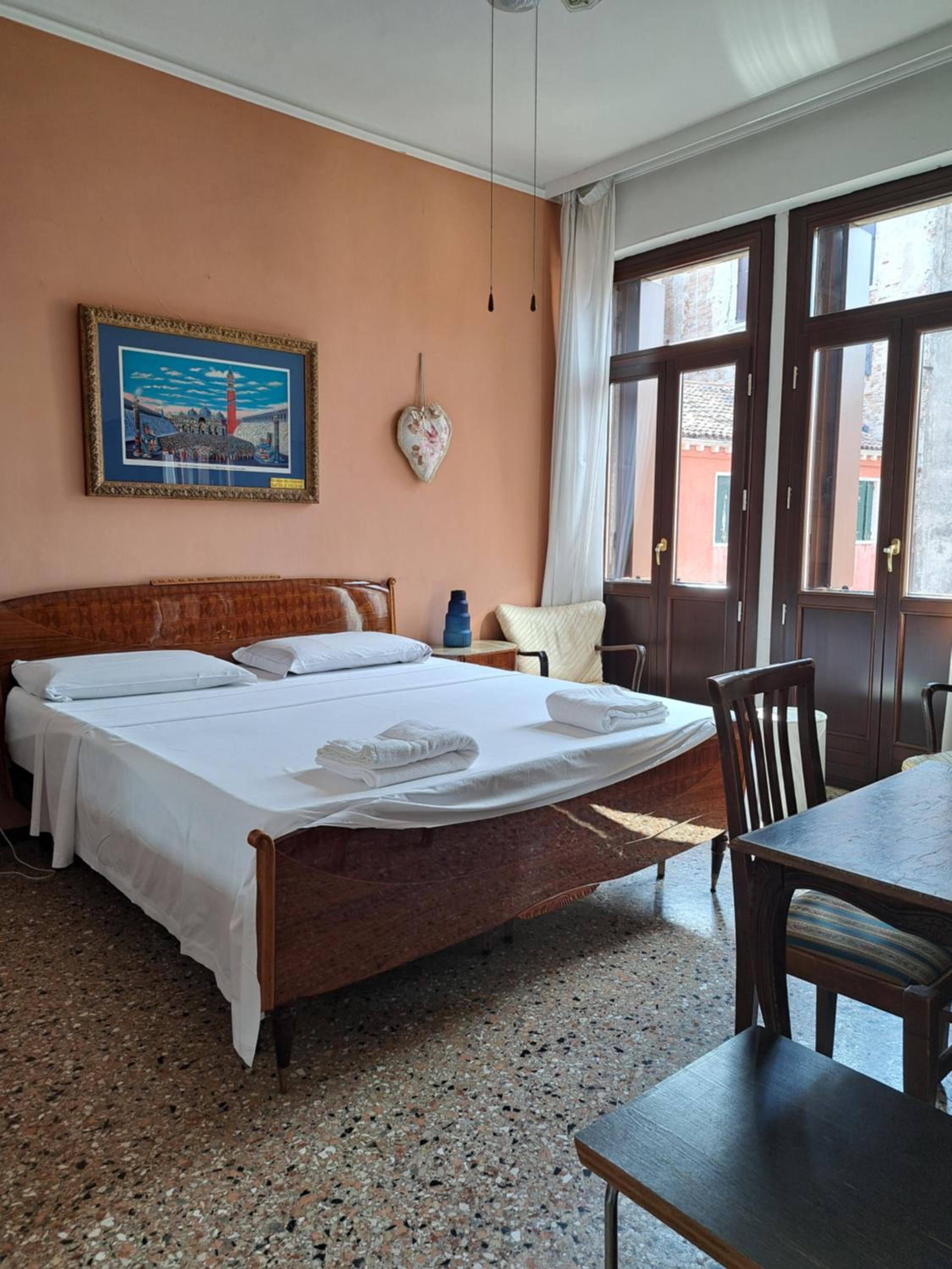 Double Room with Shared Bathroom photo 3