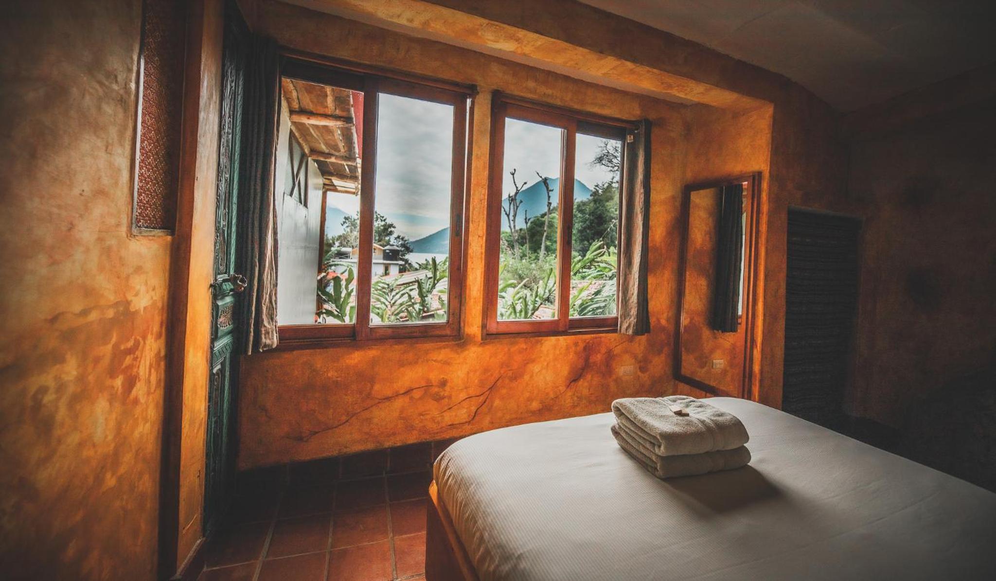 Two-Bedroom Suite with Lake and Volcano Views photo 3