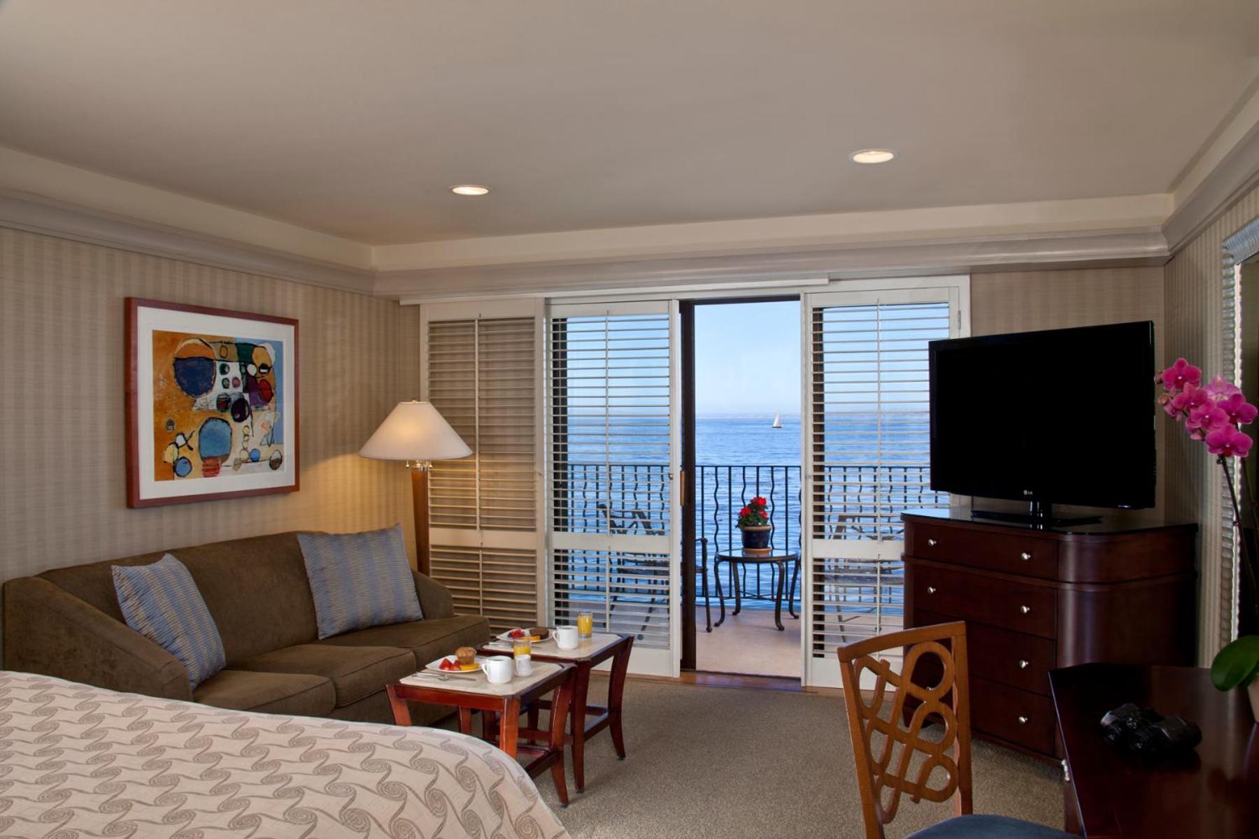 Oceanfront King Room with Balcony - Photo 1