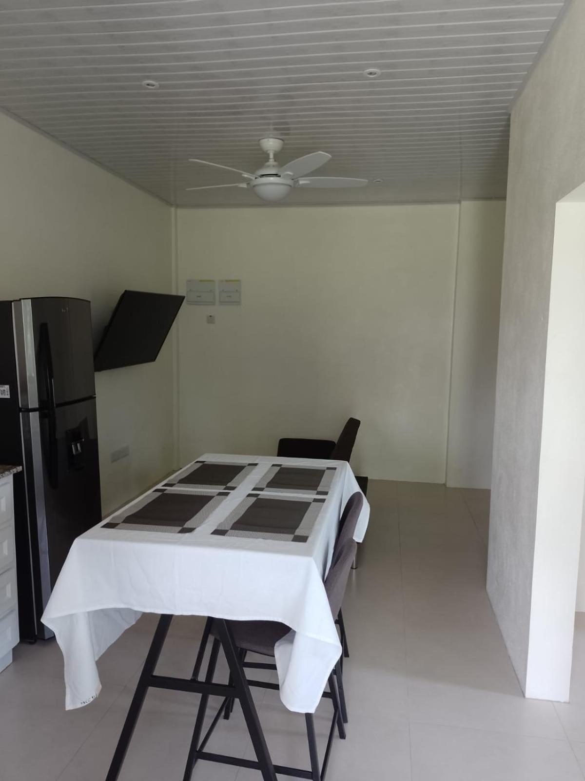 Deluxe One-Bedroom Apartment