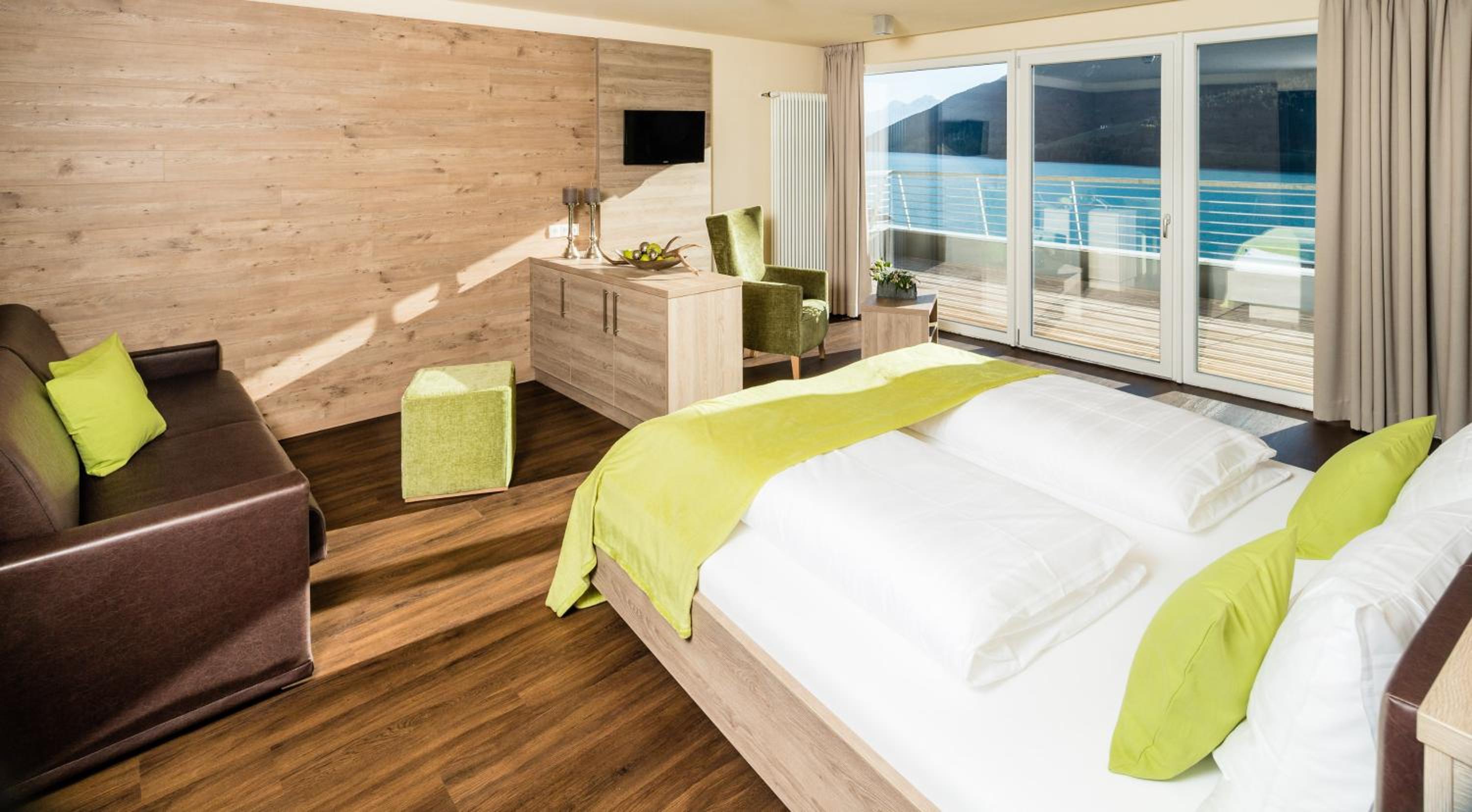 Suite with Lake View photo 2