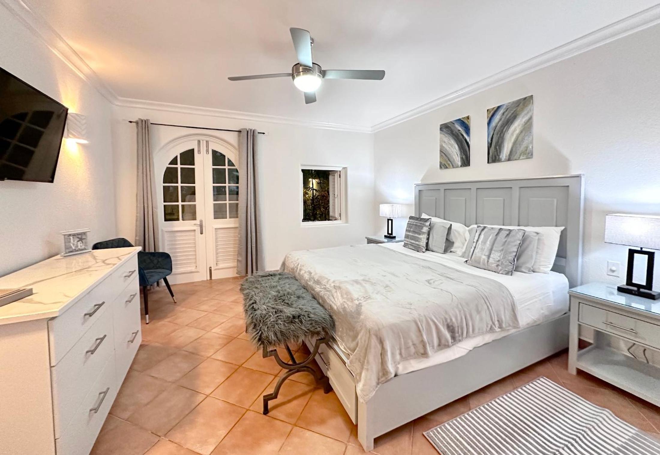 Three-Bedroom Villa photo 2