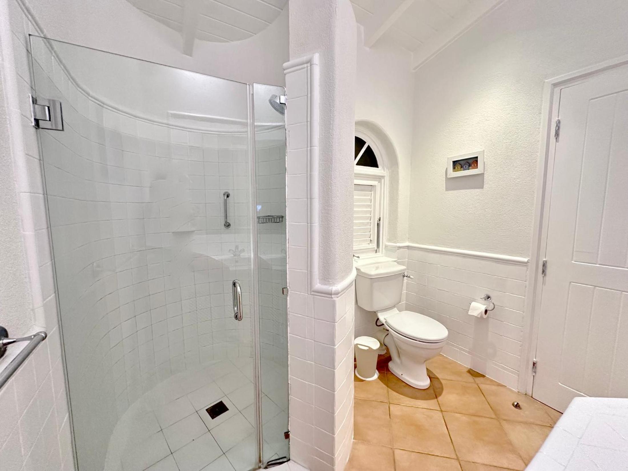 Three-Bedroom Villa photo 3