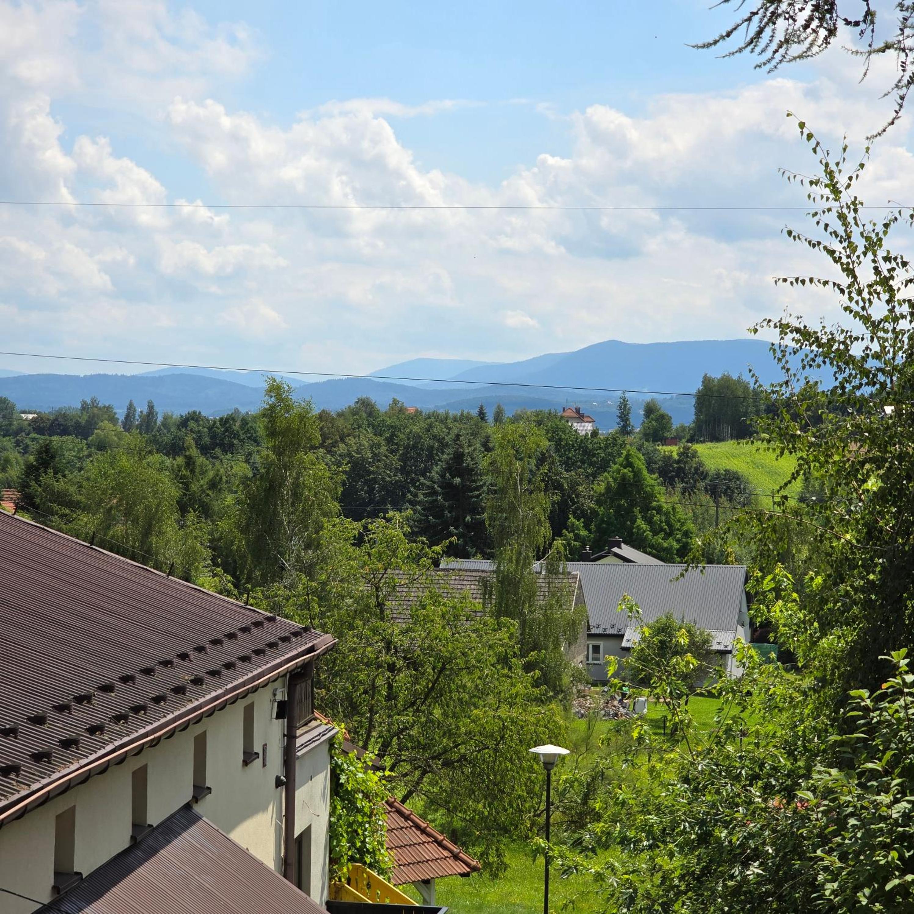 Apartment with Mountain View - Photo 3