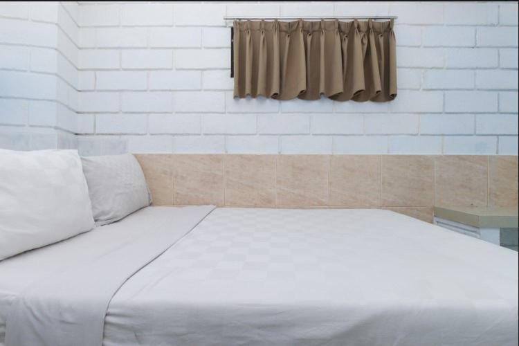 Standard Double Room - Photo 11