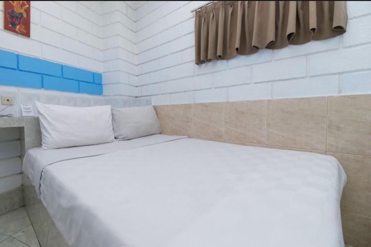 Standard Double Room - Photo 9