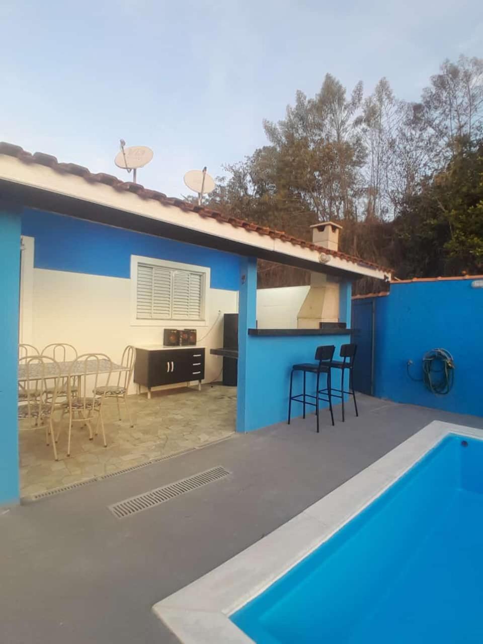 Three-Bedroom House photo 2