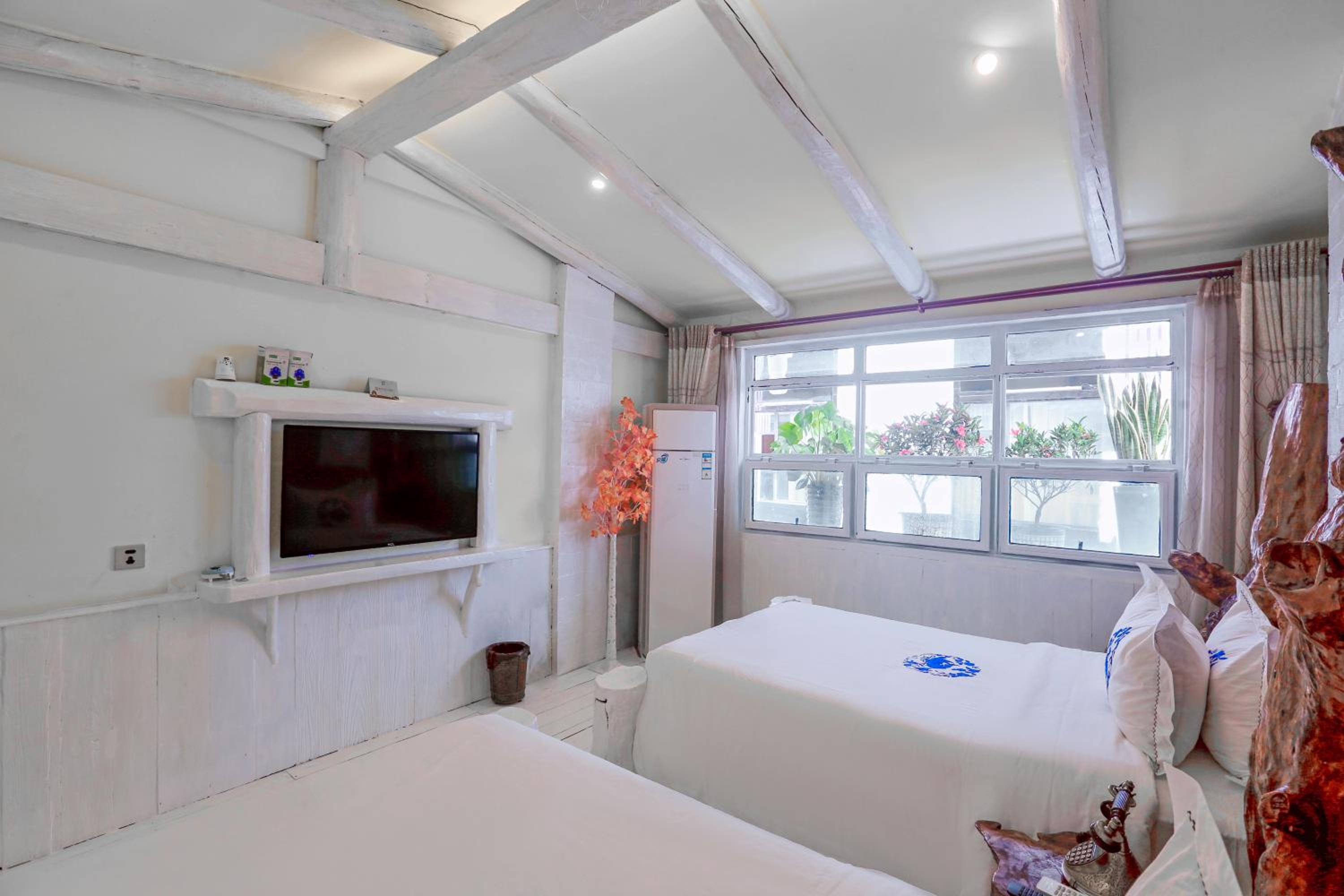 Twin Room with Private Bathroom photo 2