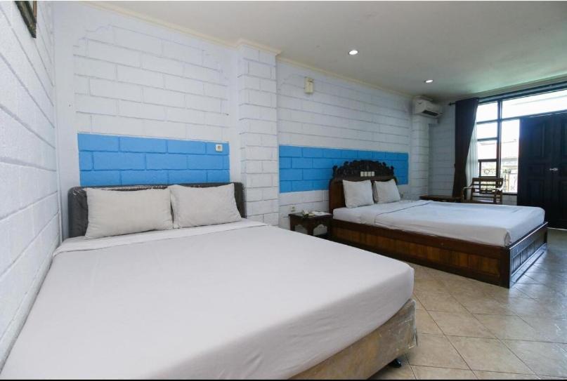 Family Room with Balcony - Photo 2